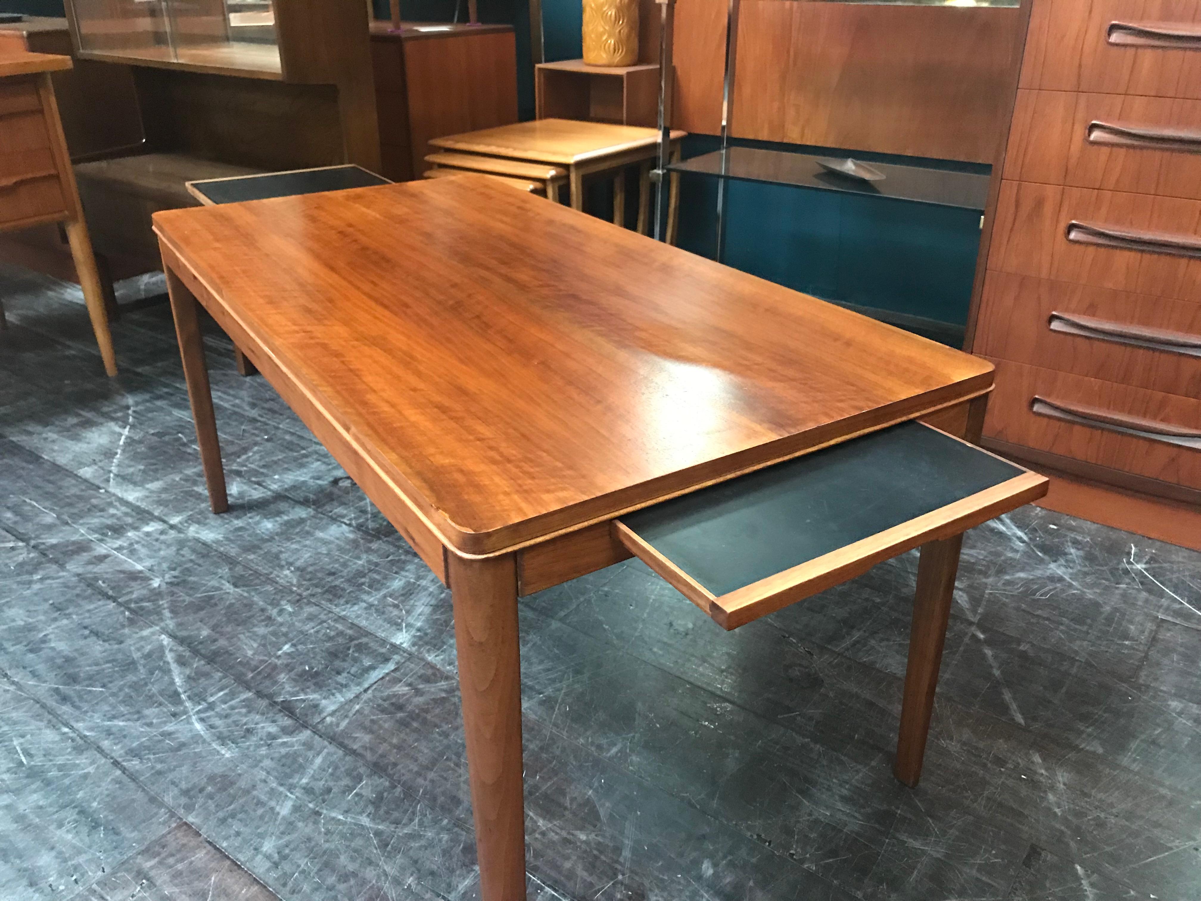 This stunning Swedish coffee table is a fantastic piece, designed by Sven Engstrom & Gunnar Myrstrand for Tingstrom as part of the Aristocrat series. The table has two little slide out sections that are cleverly hidden within its ends. These extend