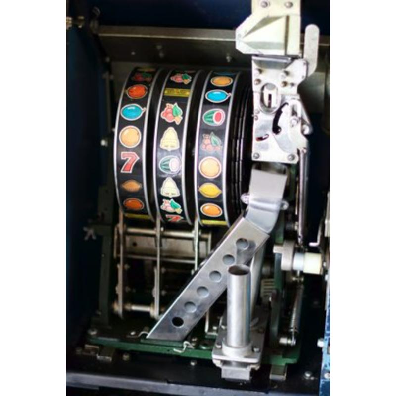 Aristocratic Olympic Three of a Kind Slot Machine, London, United Kingdom, 1960s In Excellent Condition For Sale In Andrézieux-Bouthéon, FR