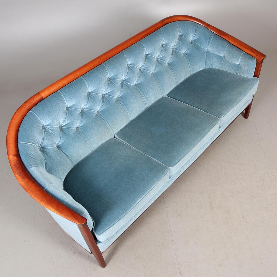 Aristocratic Sofa In Teak By Bertil Fridhagen In Good Condition For Sale In BARCELONA, ES