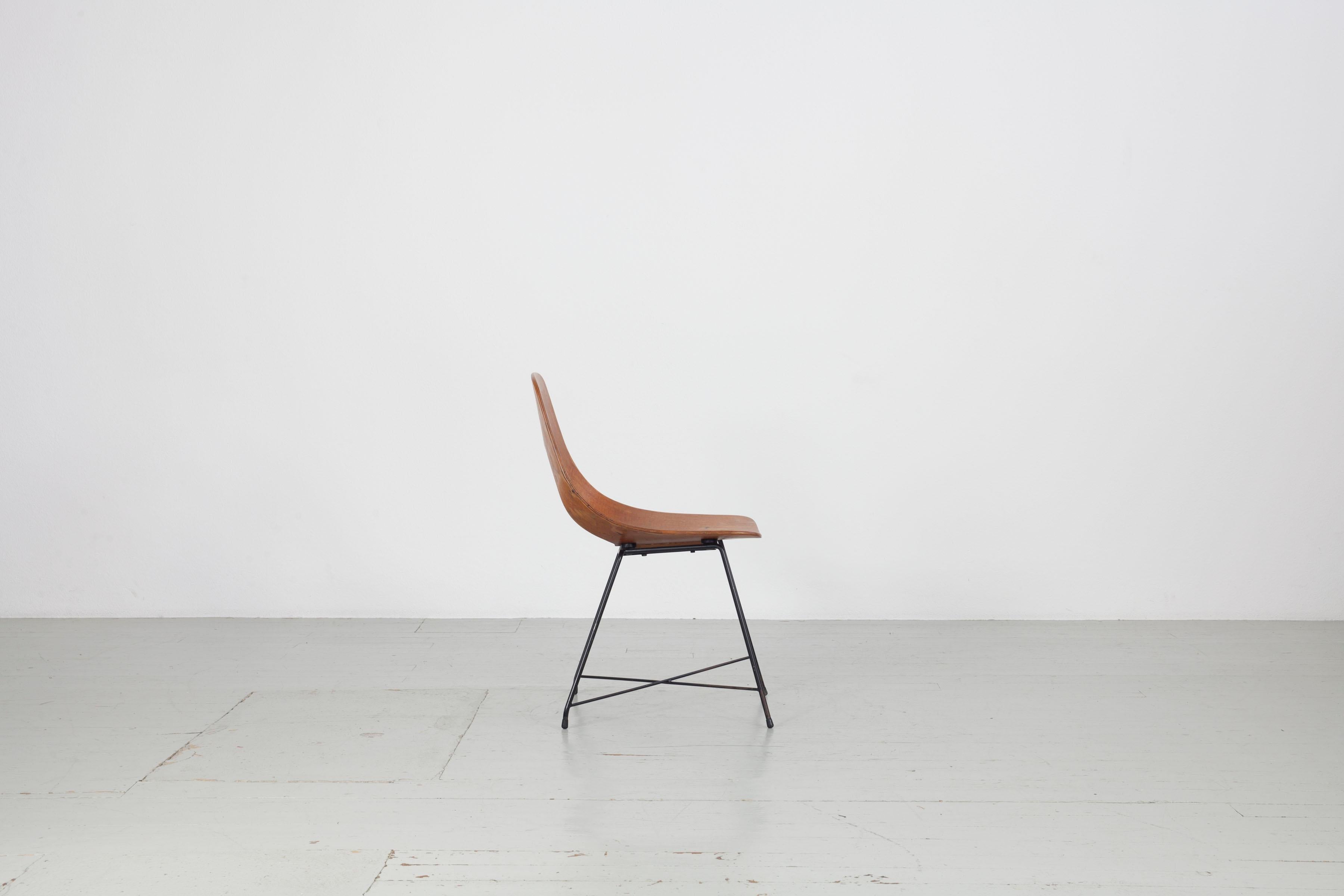  Stuhl „Ariston“ von Augusto Bozzi, entworfen von Saporiti, Italien, 1950er Jahre (Moderne der Mitte des Jahrhunderts) im Angebot