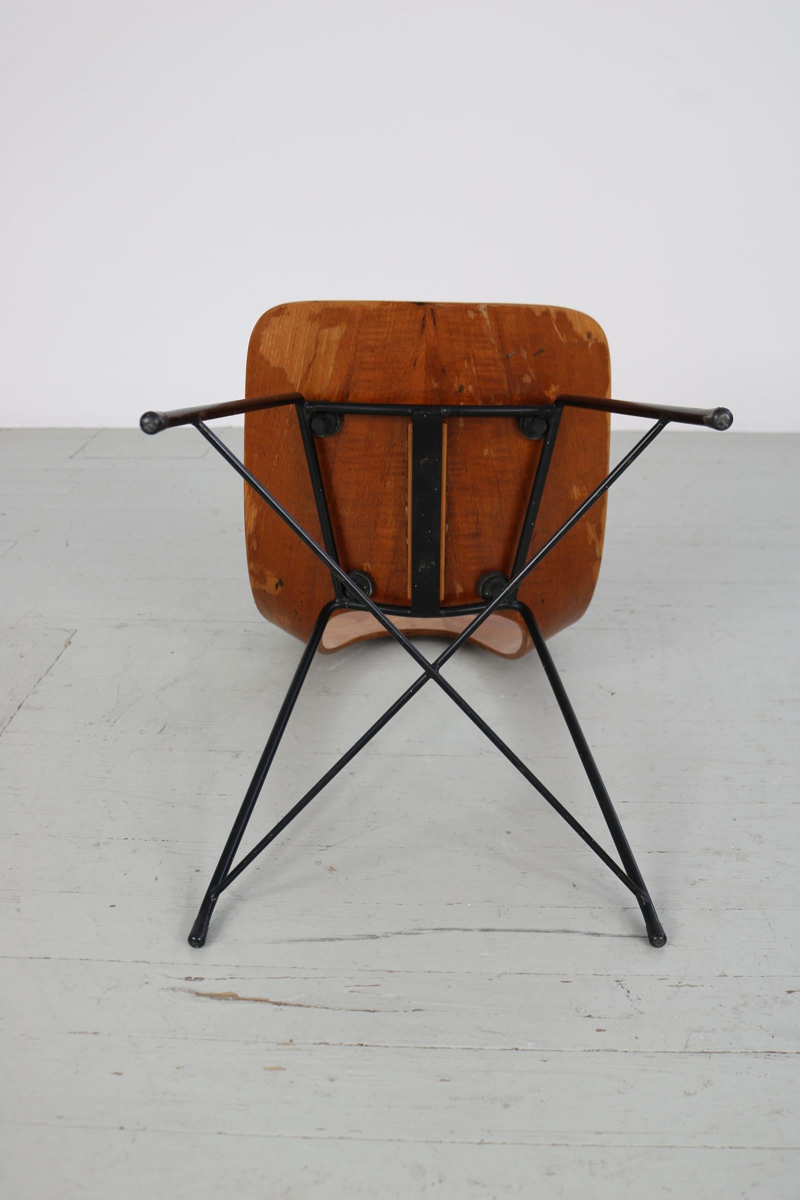  Stuhl „Ariston“ von Augusto Bozzi, entworfen von Saporiti, Italien, 1950er Jahre (Mitte des 20. Jahrhunderts) im Angebot