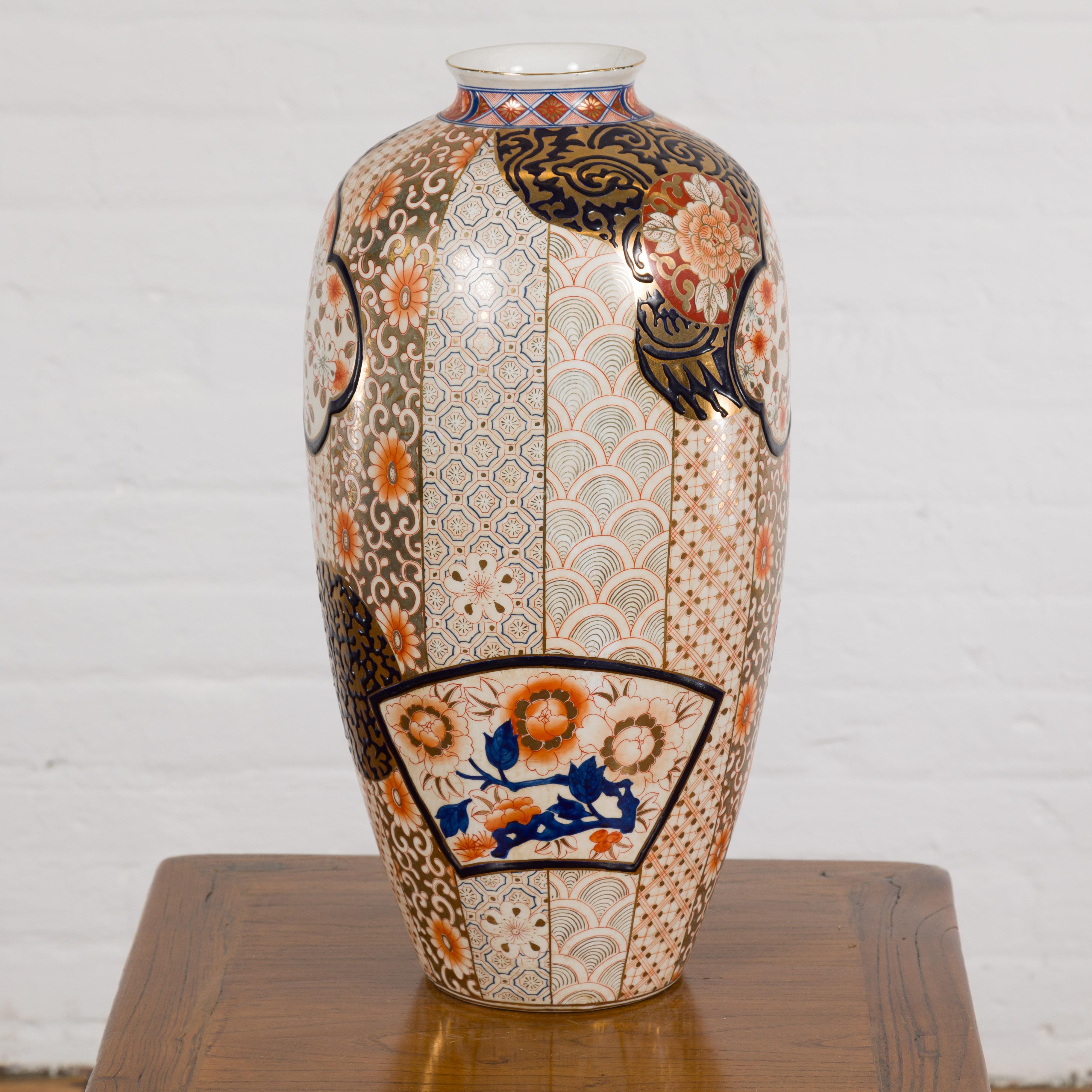 Arita Japanese Style Vase with Gold, Blue and Orange Floral Motifs In Good Condition For Sale In Yonkers, NY