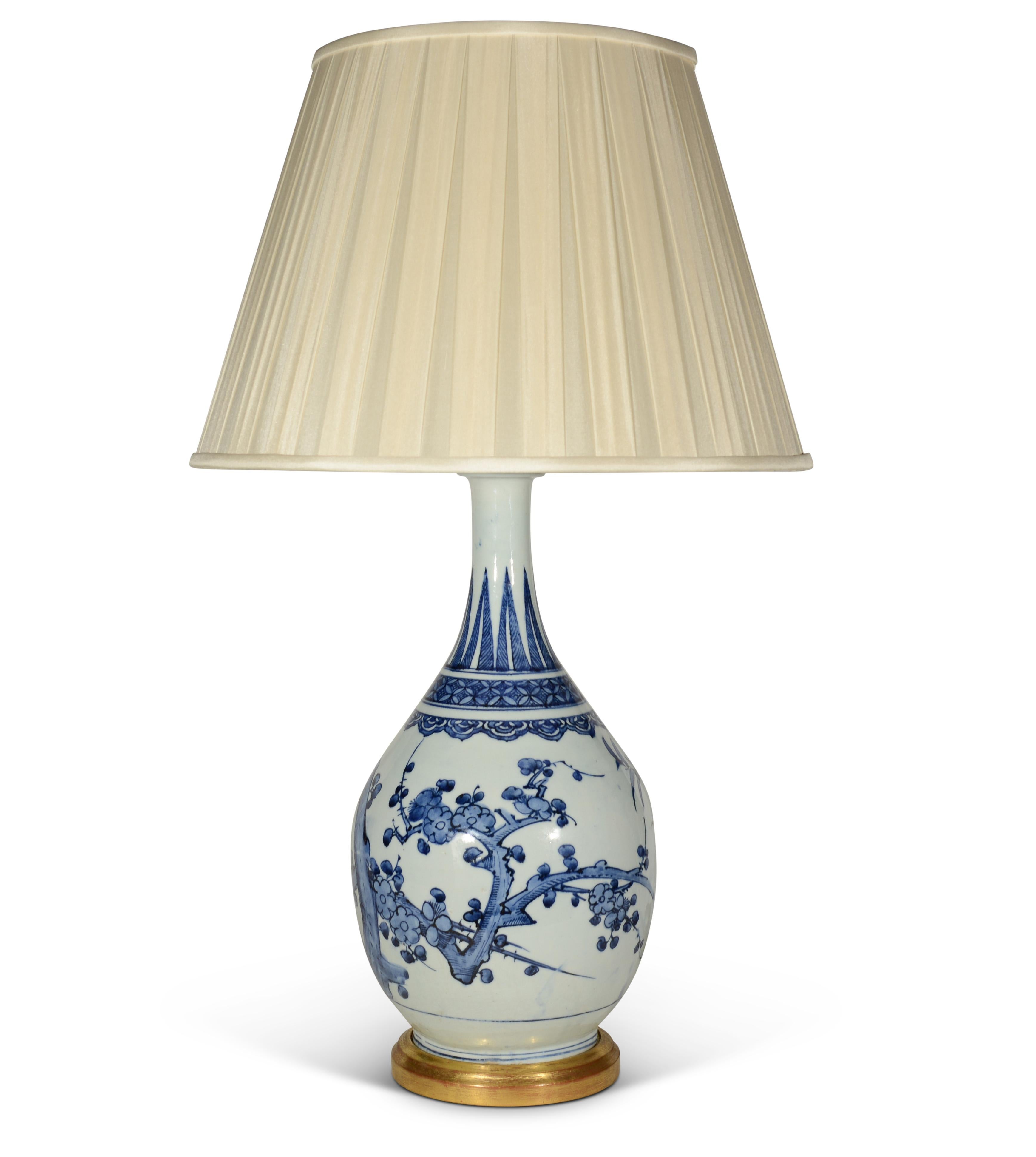 Lampada da tavolo in porcellana giapponese blu e bianca di Arita della metà del XVII secolo In condizioni buone in vendita a London, GB