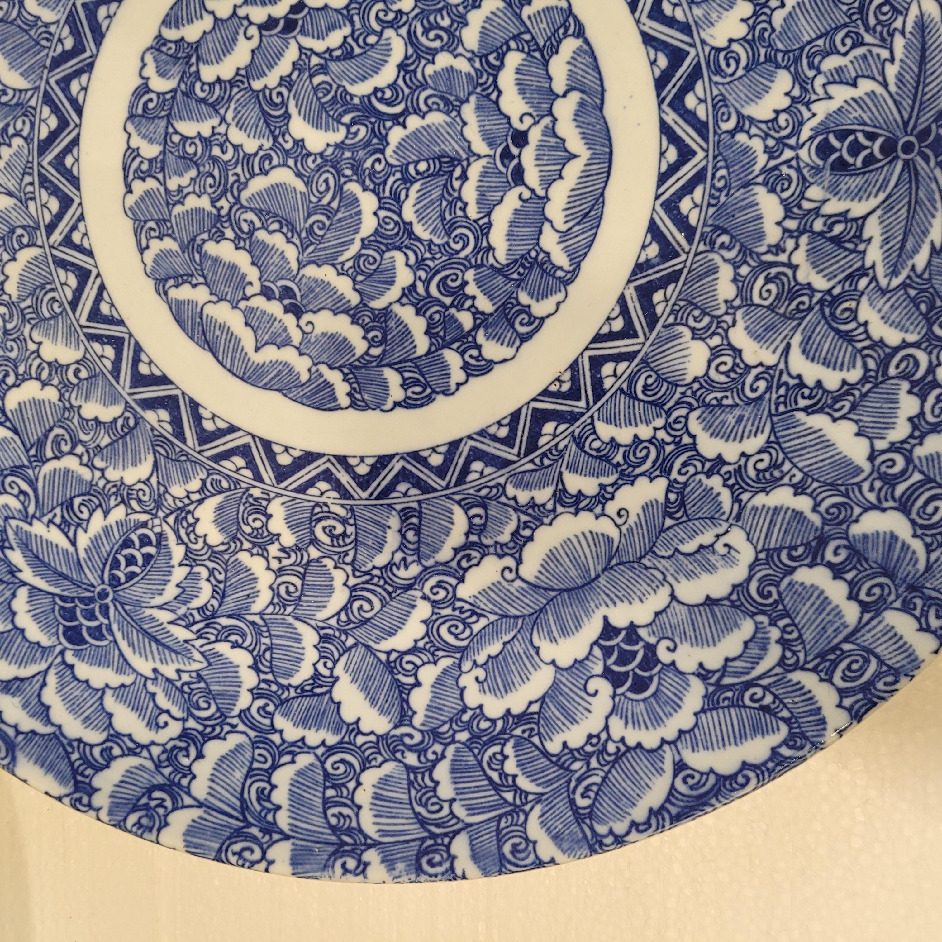Arita Pair of blue and white porcelain serving platters For Sale 2