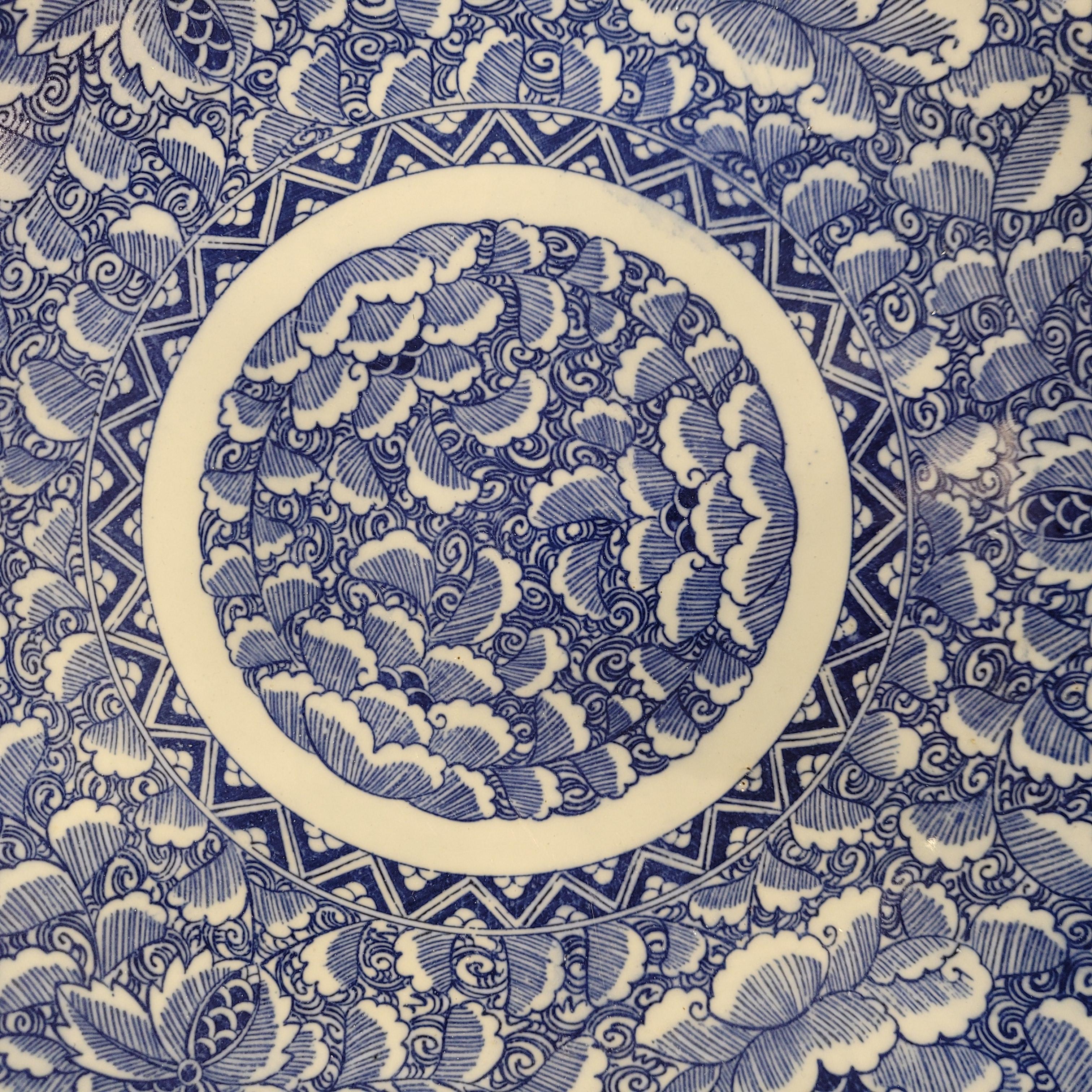 Arita Pair of blue and white porcelain serving platters For Sale 3