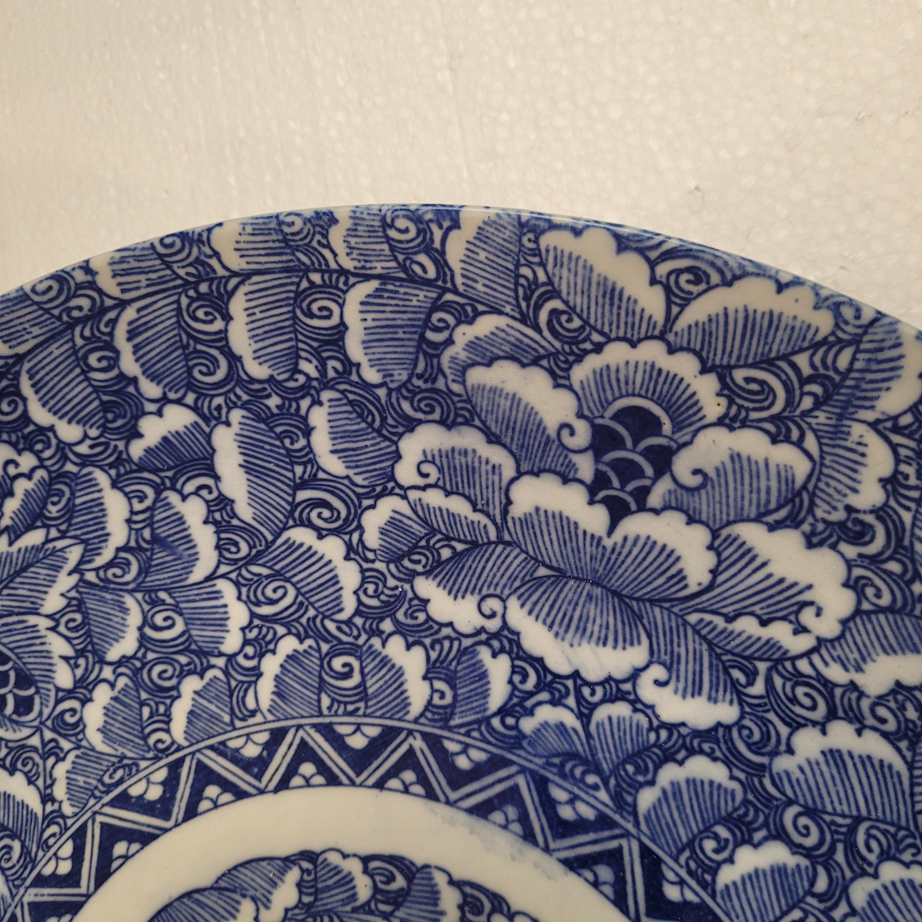 Arita Pair of blue and white porcelain serving platters For Sale 4