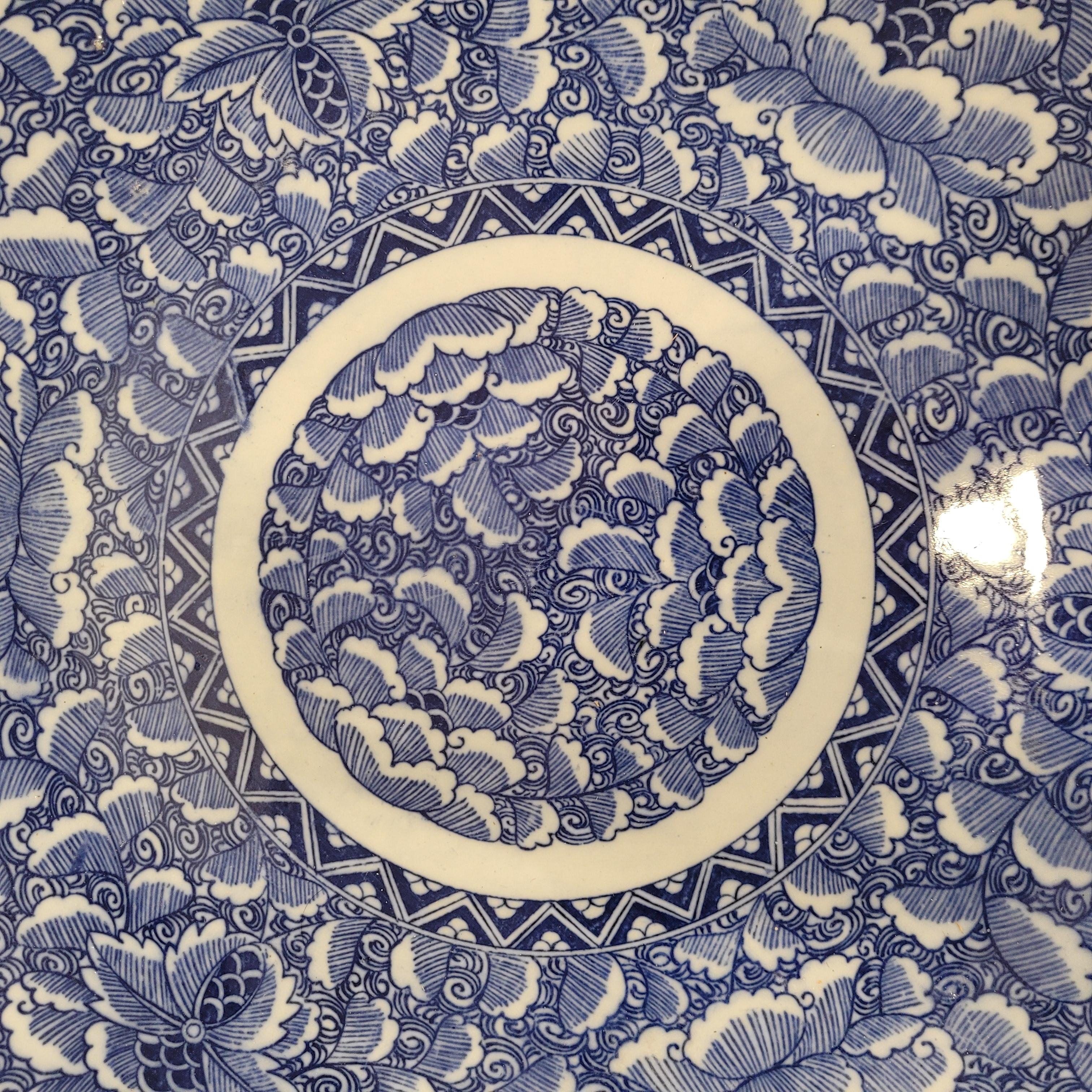 Arita Pair of blue and white porcelain serving platters For Sale 7