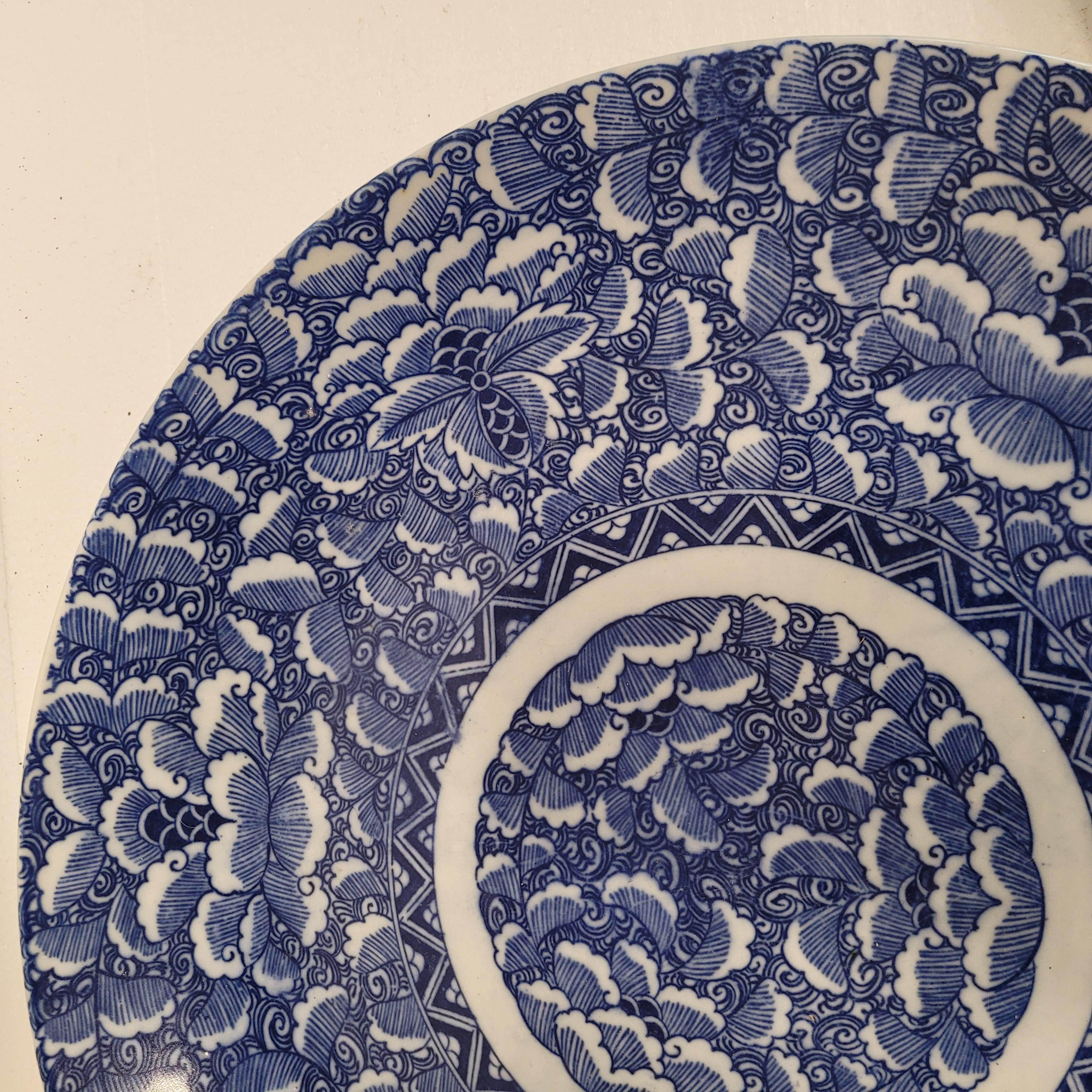 Arita Pair of blue and white porcelain serving platters For Sale 8