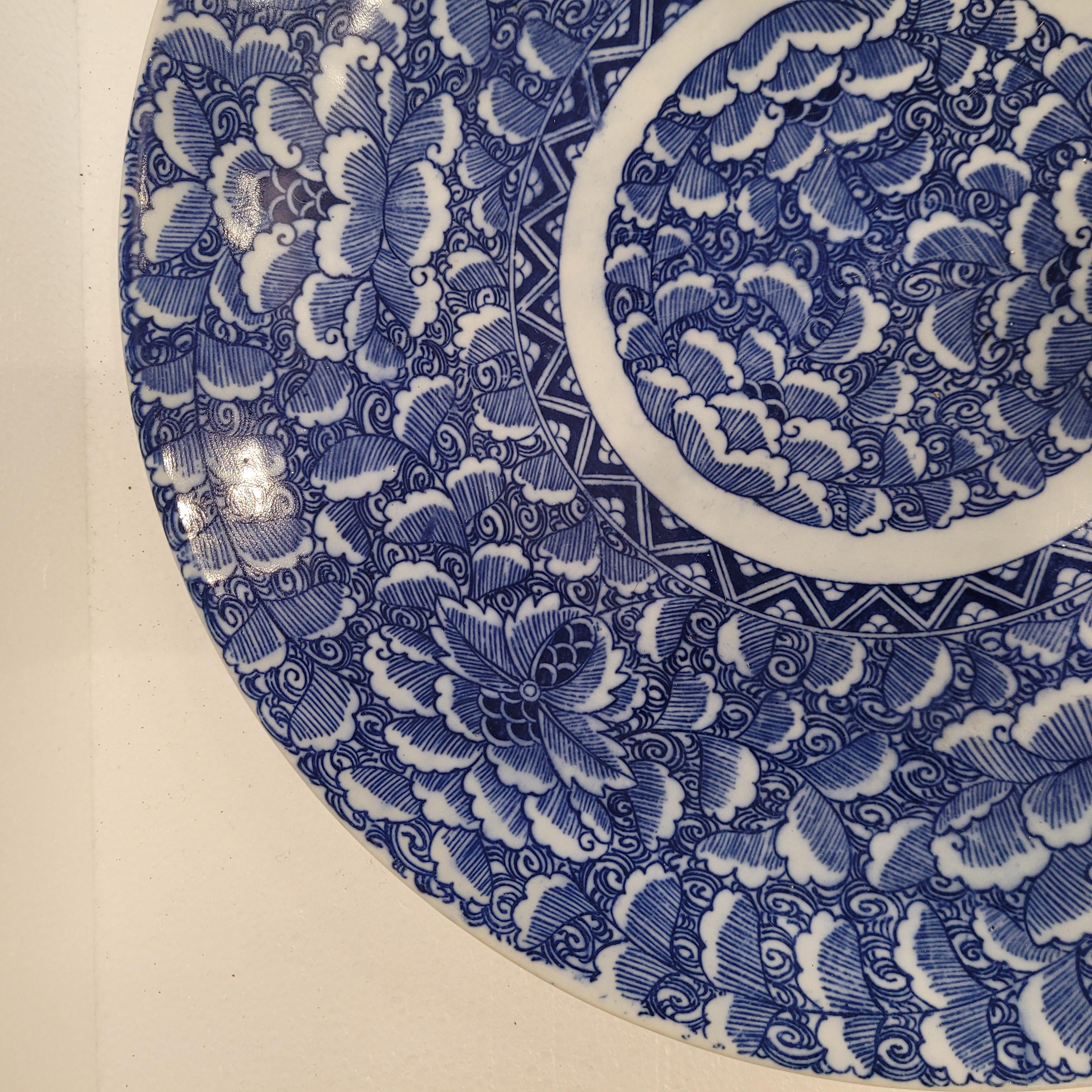 Arita Pair of blue and white porcelain serving platters For Sale 9