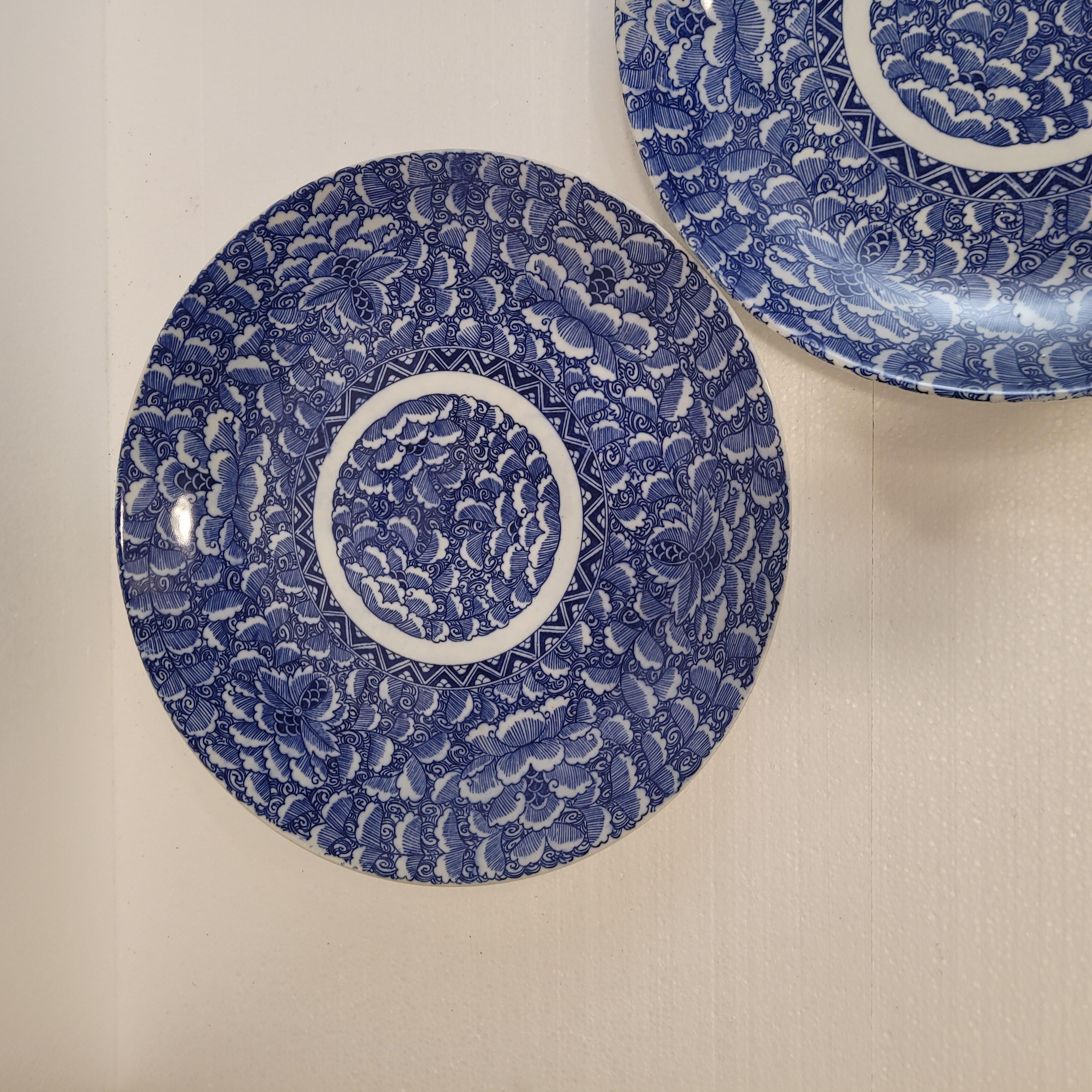 Early 20th Century Arita Pair of blue and white porcelain serving platters For Sale