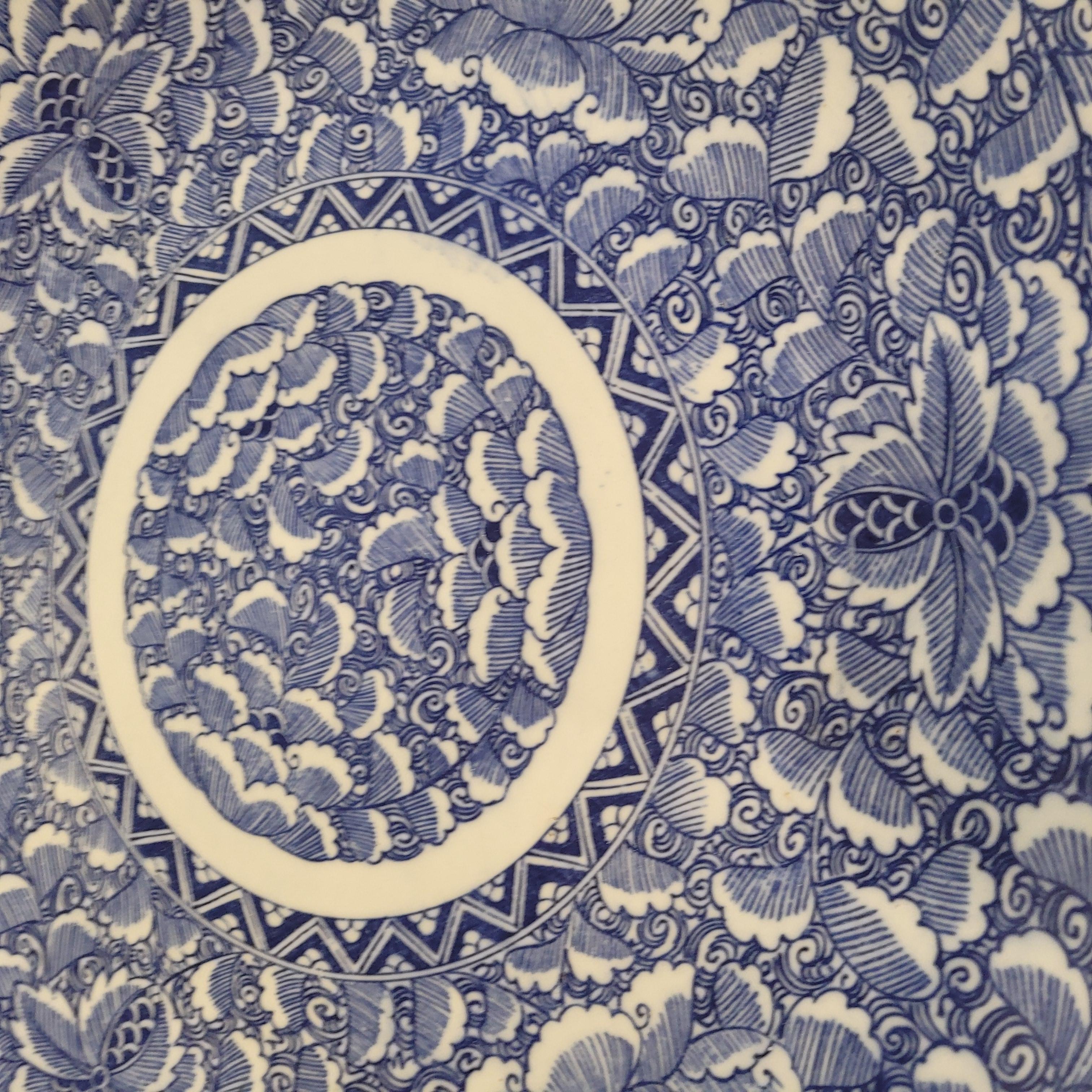 Arita Pair of blue and white porcelain serving platters For Sale 1