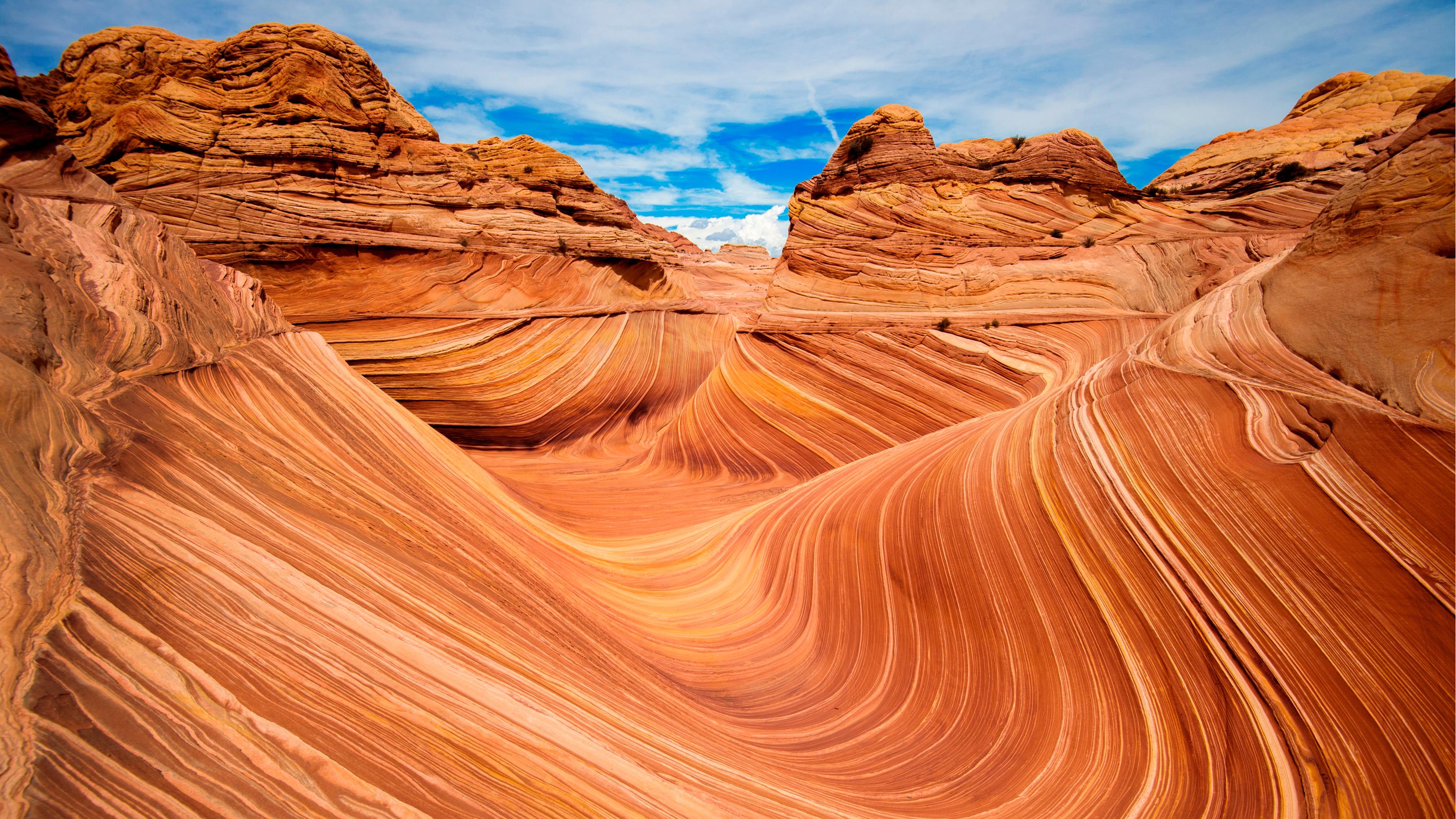 Spazzolato Tavolino Arizona, pietra di travertino, InsidherLand di Joana Santos Barbosa in vendita