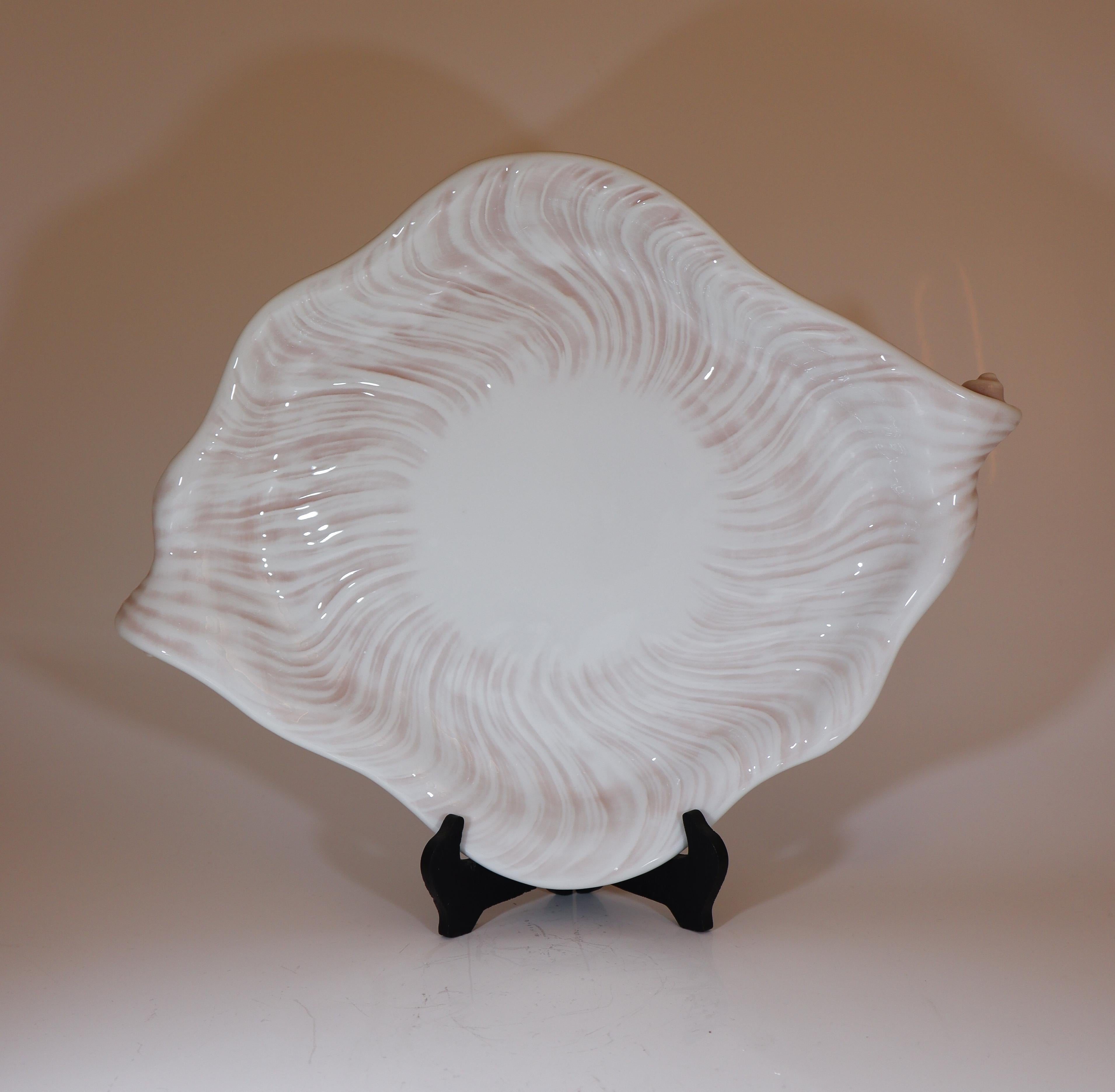 Mid-Century Modern Arje Griegst - Royal Copenhagen Konkylie Triton Rosa - 14191 Large Serving Tray For Sale
