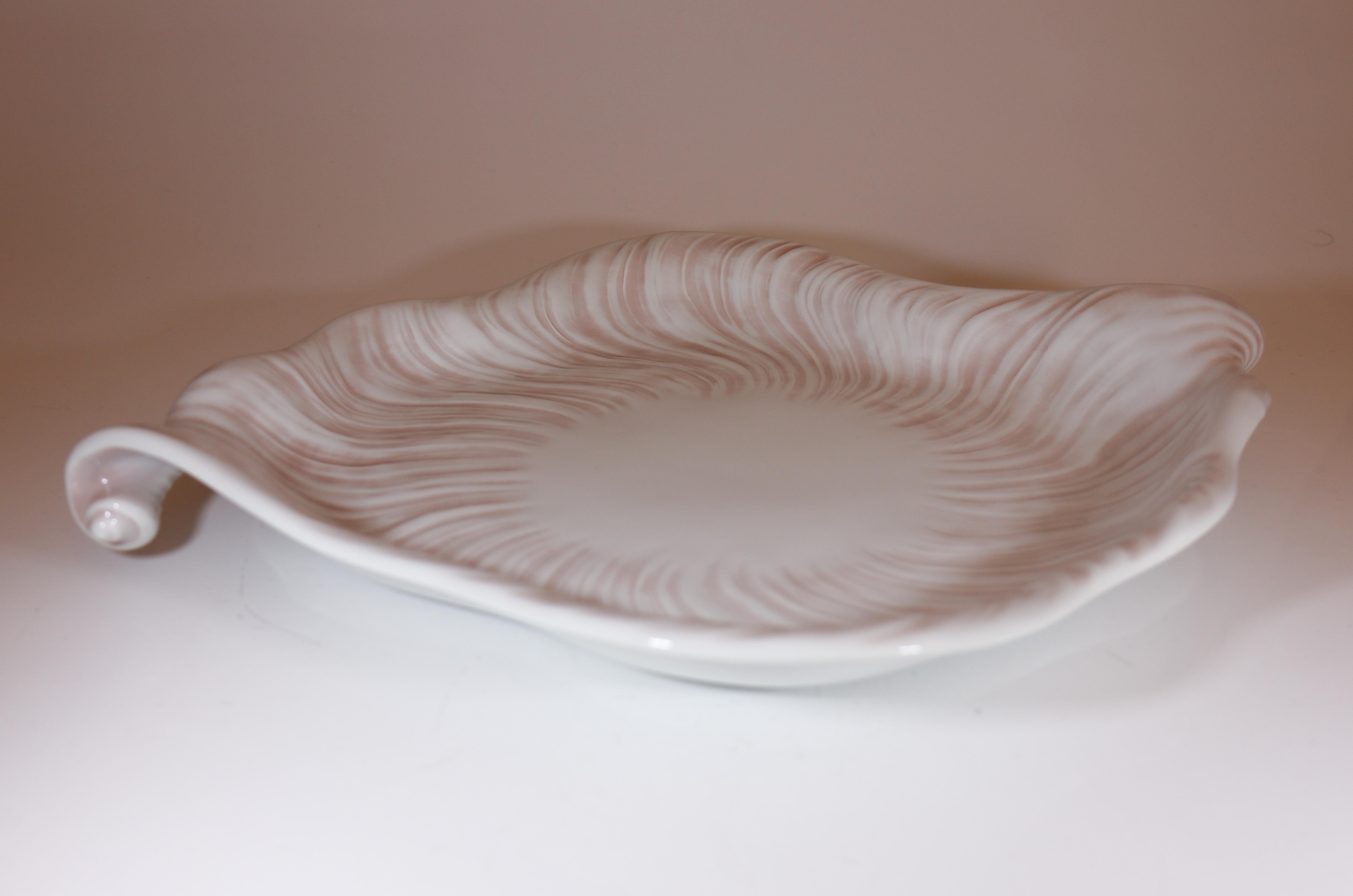 Arje Griegst - Royal Copenhagen Konkylie Triton Rosa - 14191 Large Serving Tray In Excellent Condition For Sale In Stockholm, SE