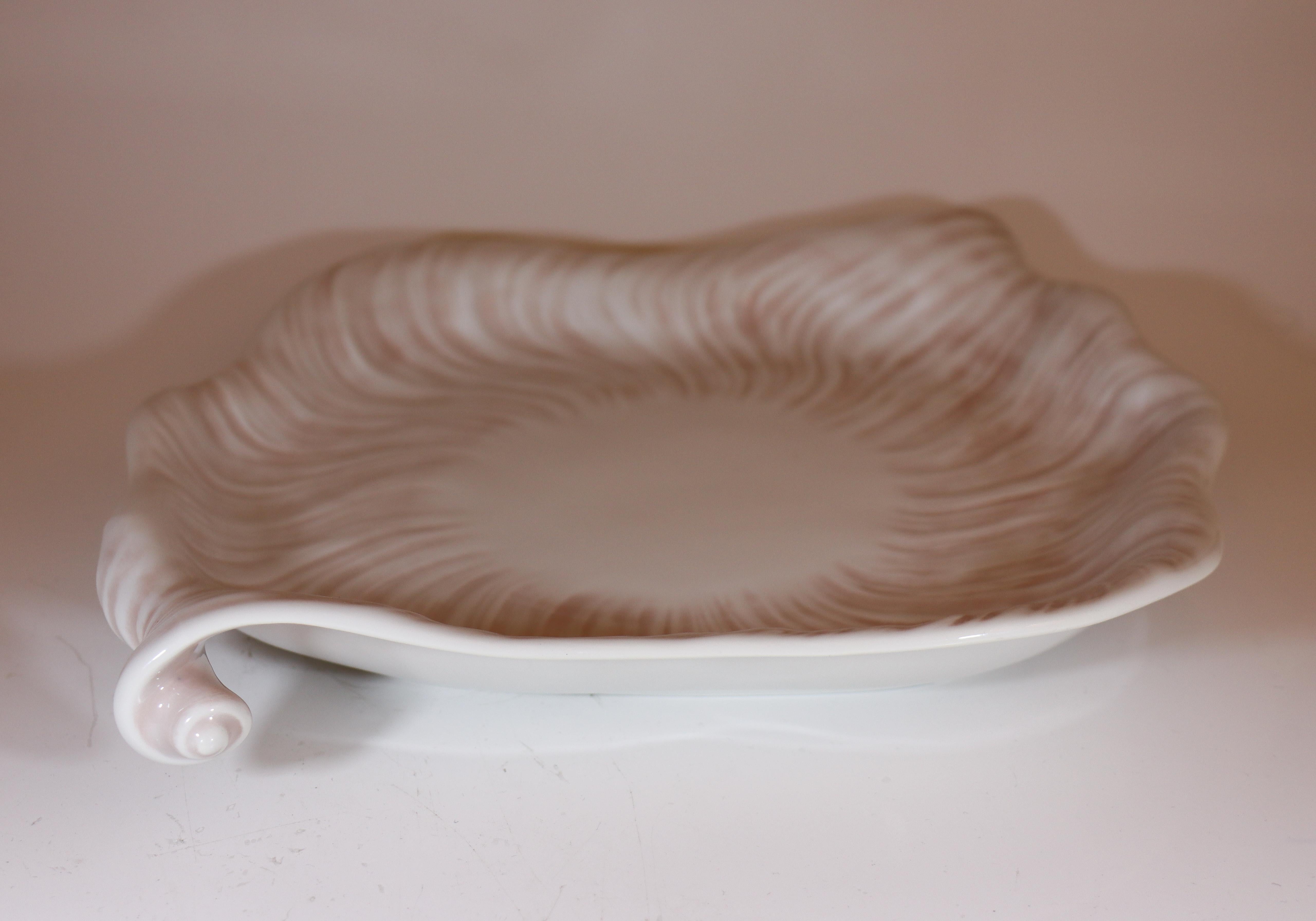 Arje Griegst - Royal Copenhagen Konkylie Triton Rosa - 14191 Large Serving Tray For Sale 2