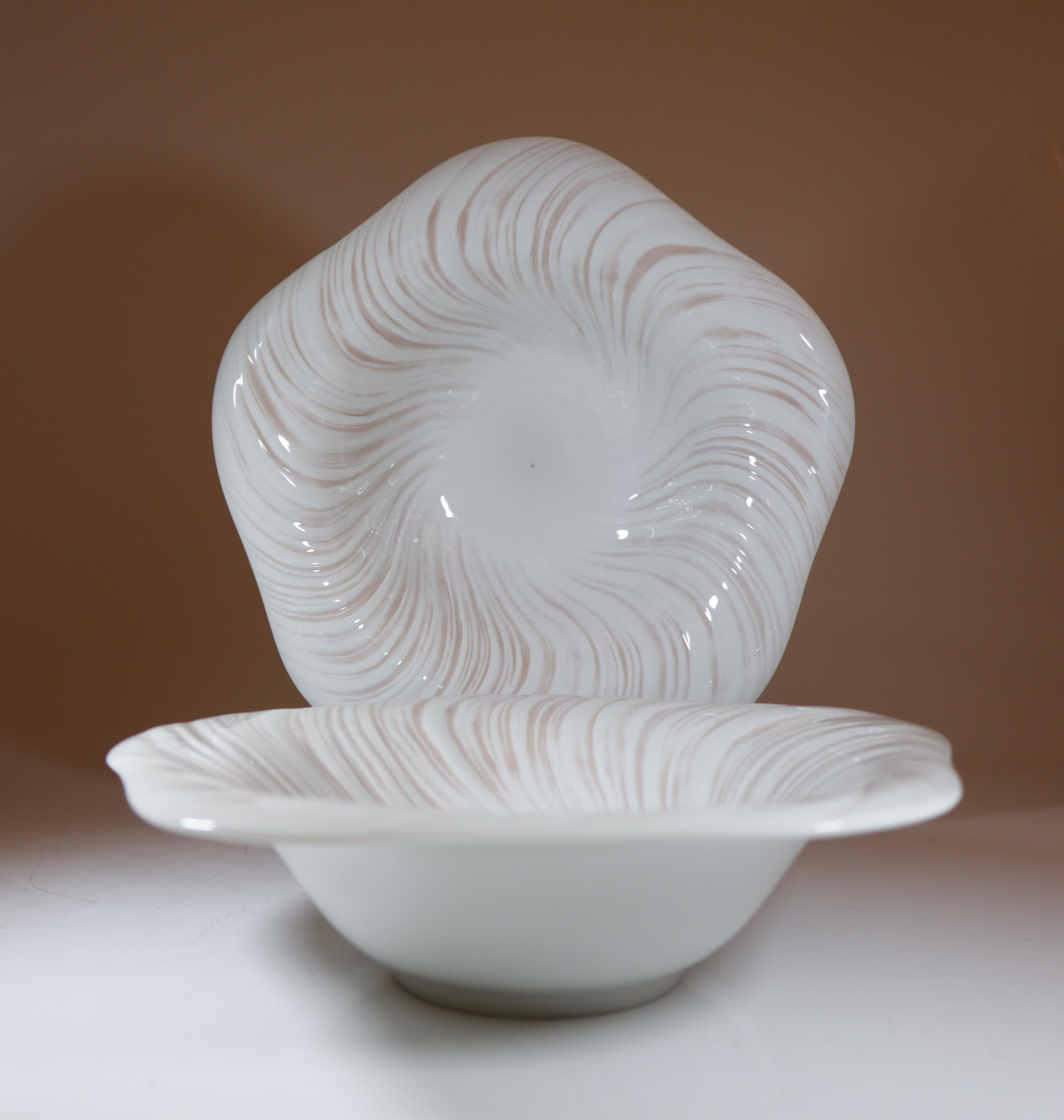 Mid-Century Modern Arje Griegst - Royal Copenhagen Konkylie Triton Rosa - 2 Deep Plates 14173 For Sale