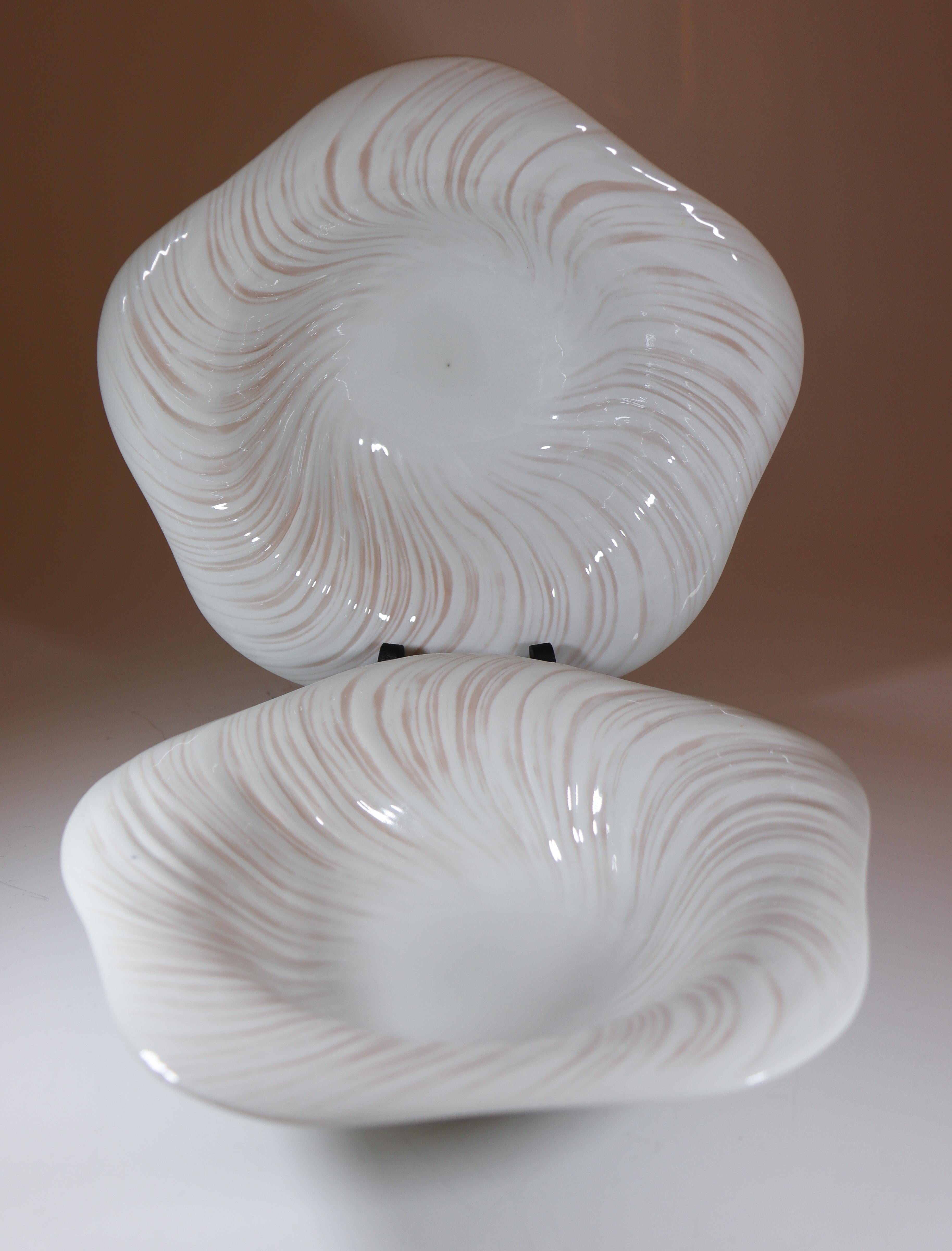 Danish Arje Griegst - Royal Copenhagen Konkylie Triton Rosa - 2 Deep Plates 14173 For Sale