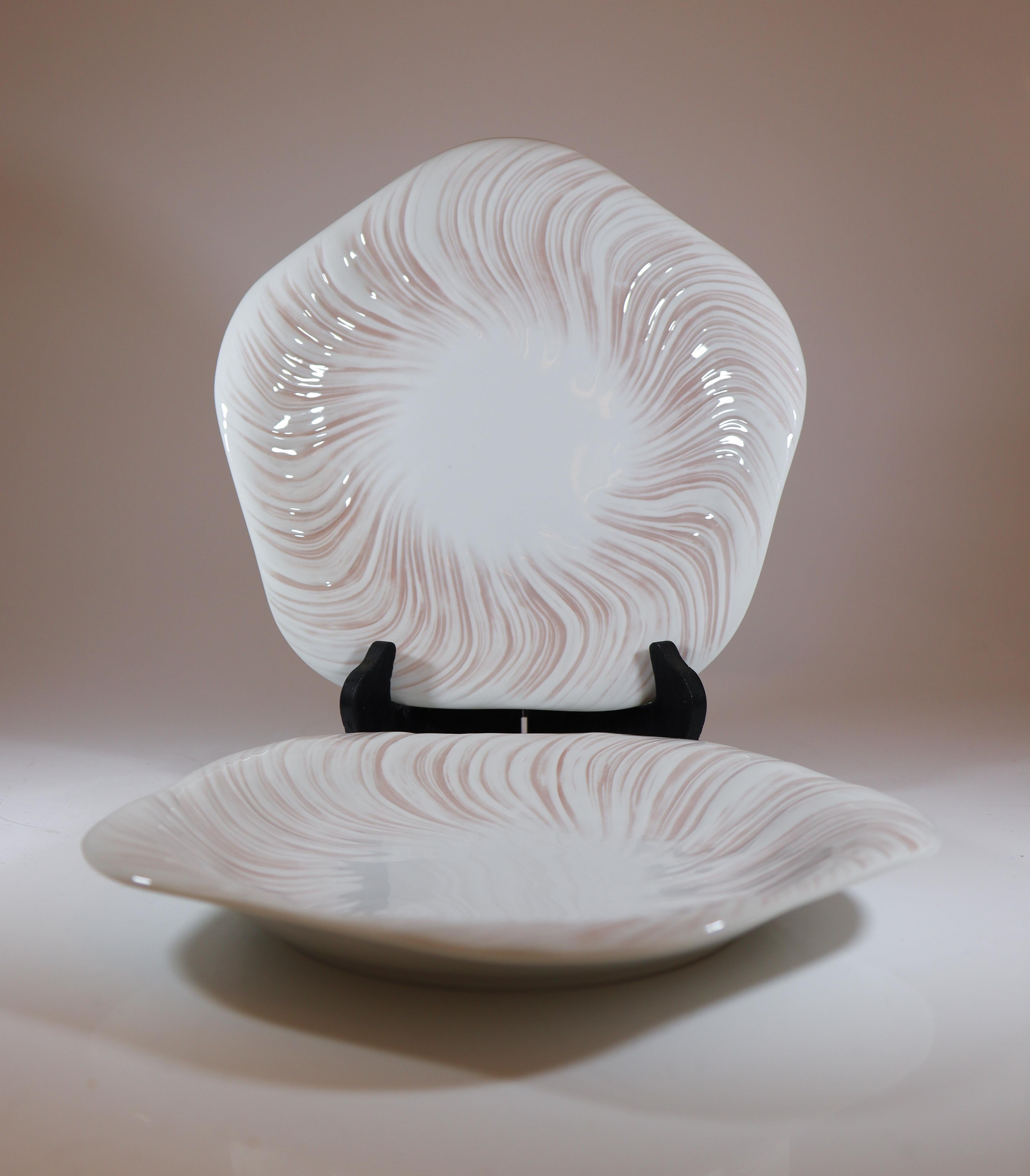 2 Plates of model Royal Copenhagen Konkylie Triton Rosa designed by Arje Griegst in the late 1970s and also produced between 1975-79. The plates are 19.5 cm in diameter and in excellent condition except from some scratches. These plates are of model