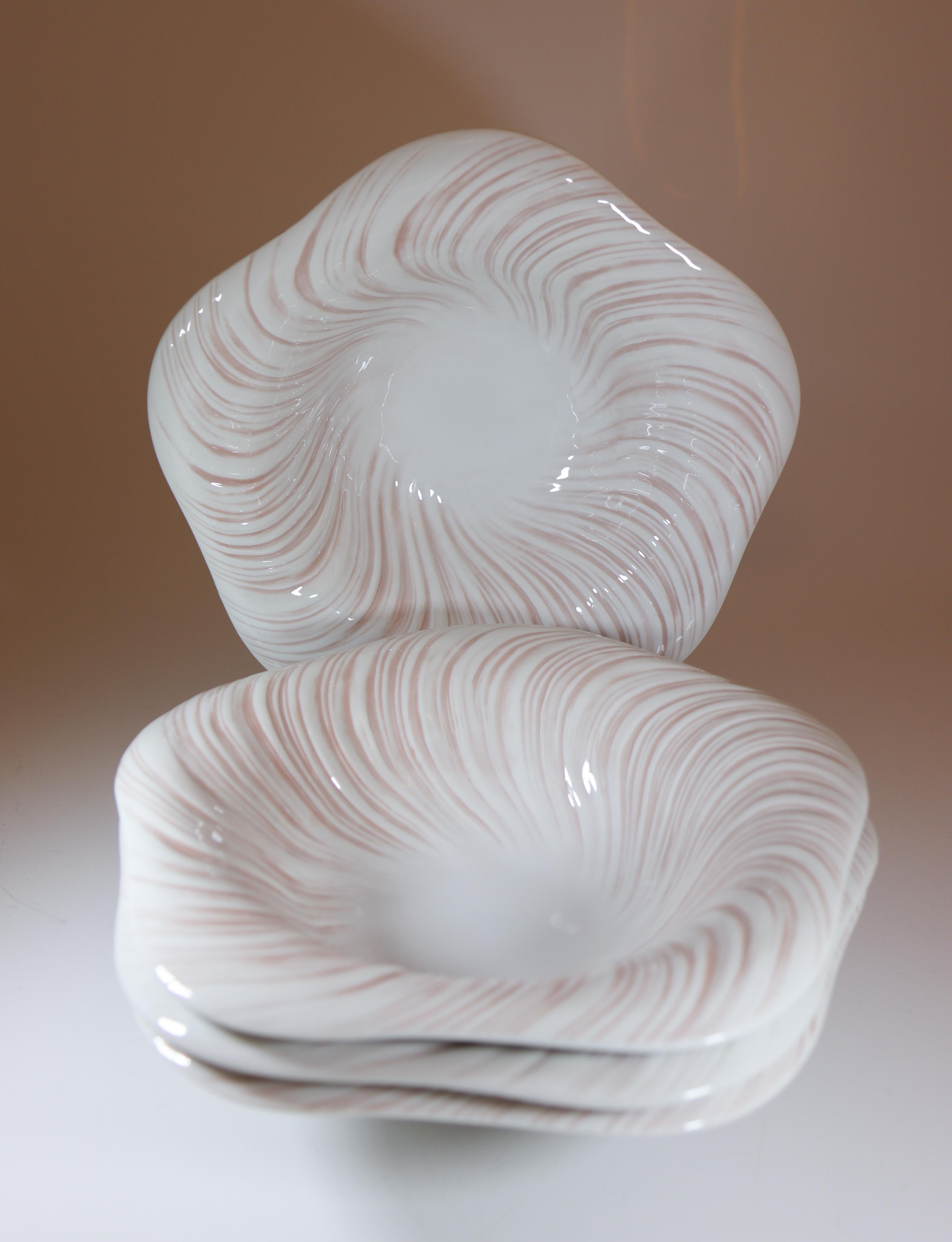 Danish Arje Griegst - Royal Copenhagen Konkylie Triton Rosa - 4 Deep Plates 14173 For Sale