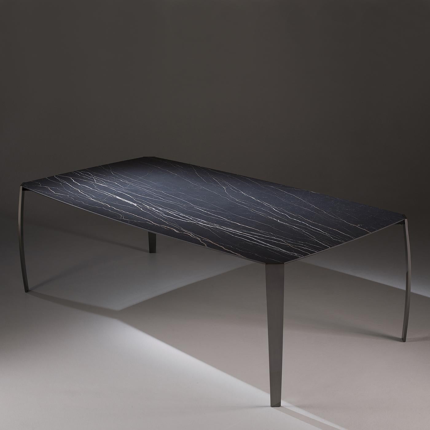 Coffee table ark dark ceramic with structure in
steel in smocked nickel finish. With dark ceramic
glued on glass top, thickness 8mm.
Available in:
L 130 x D 70 x H 40cm, price: 4450,00€.
L 130 x D 90 x H 40cm, price: 4950,00€.
Also available in