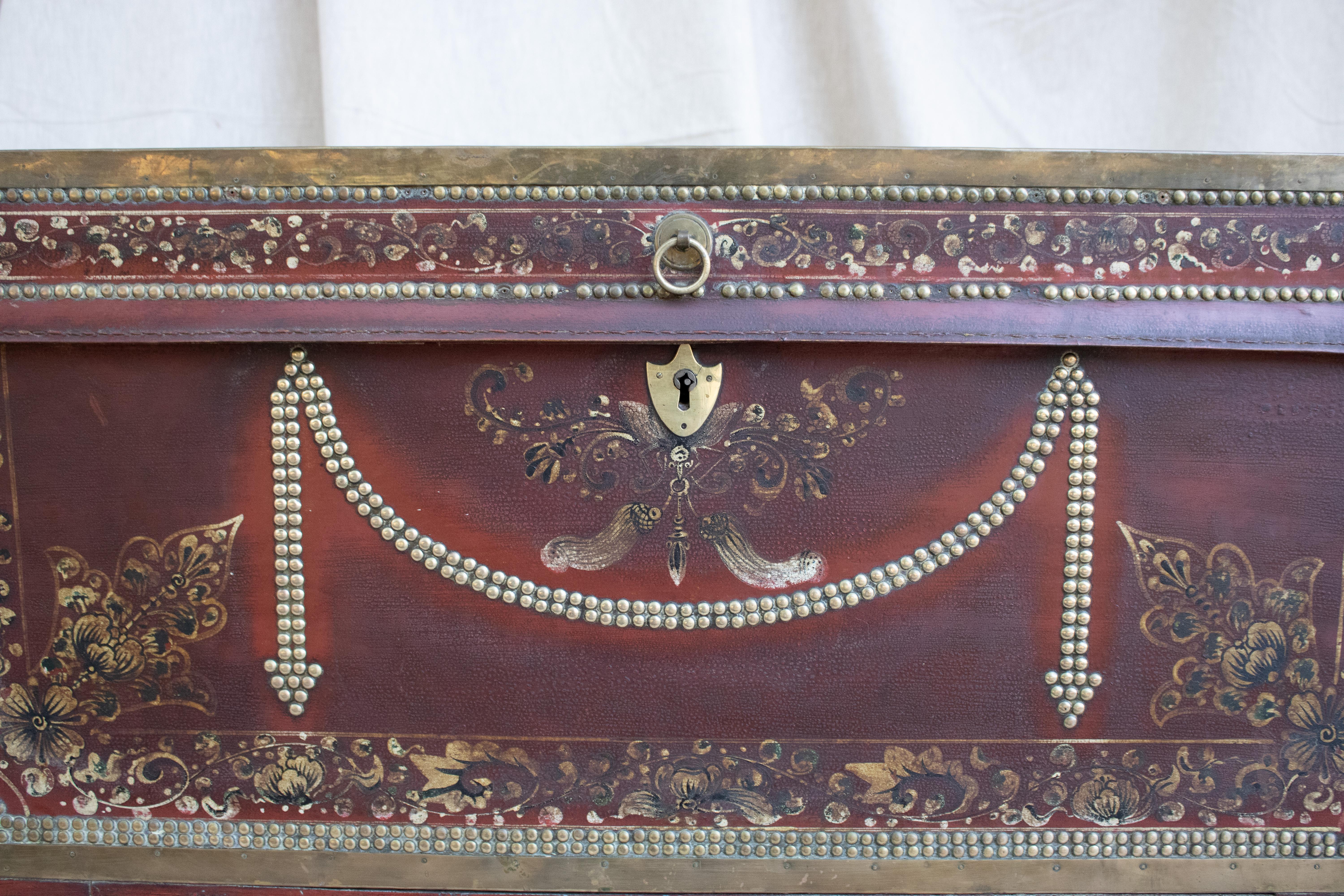 This chest or Ark depending on the use and function predetermined by the previous owners, boast an ellaborate and beautiful color pigments painted on the leather that covers the wooden frame finished with brass armory and nails.

Mostly of Chinese