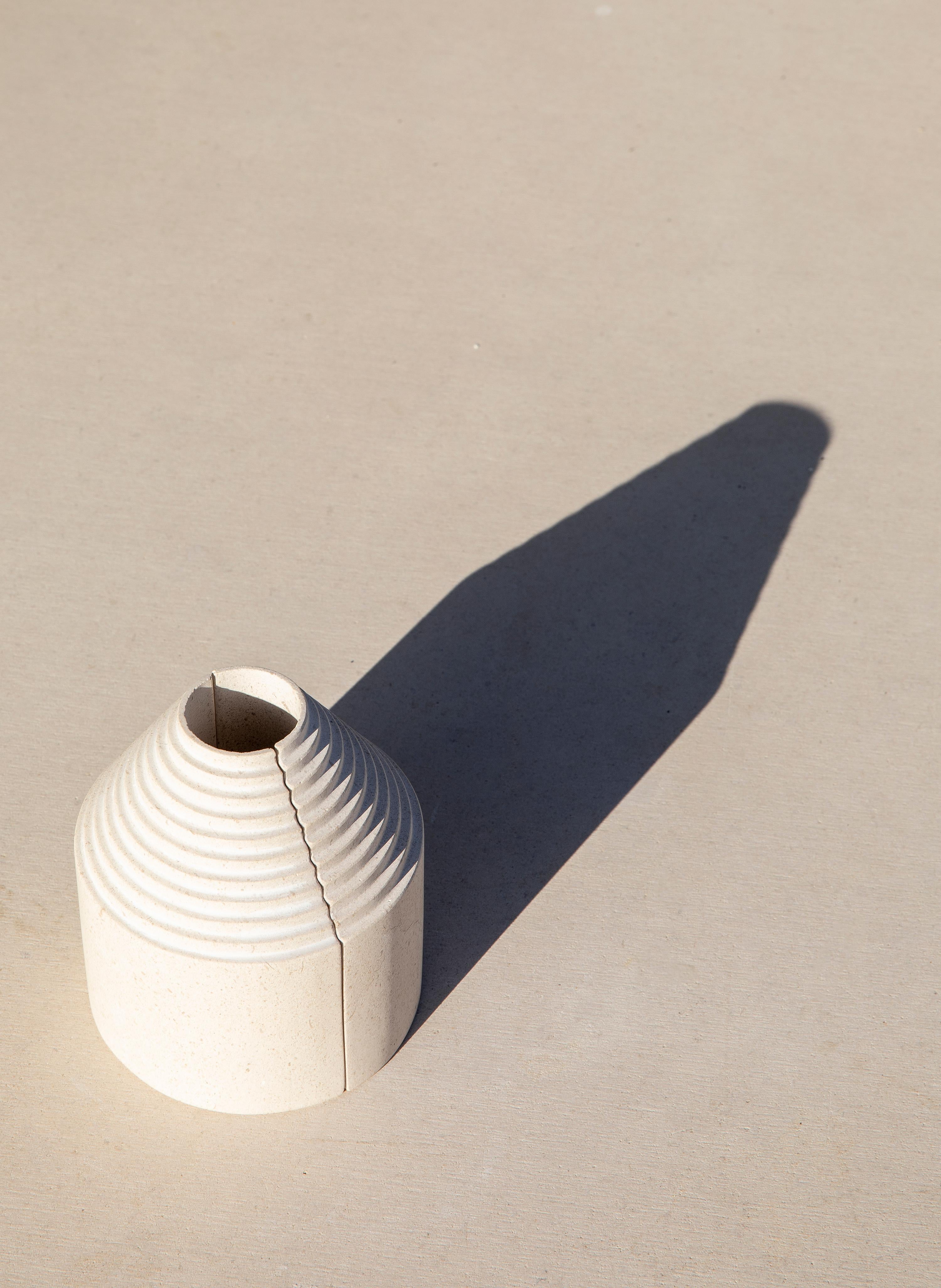 Moulage Vase Ark semi-petit en porcelaine fabriqué à la main au Portugal par Origin Made en vente