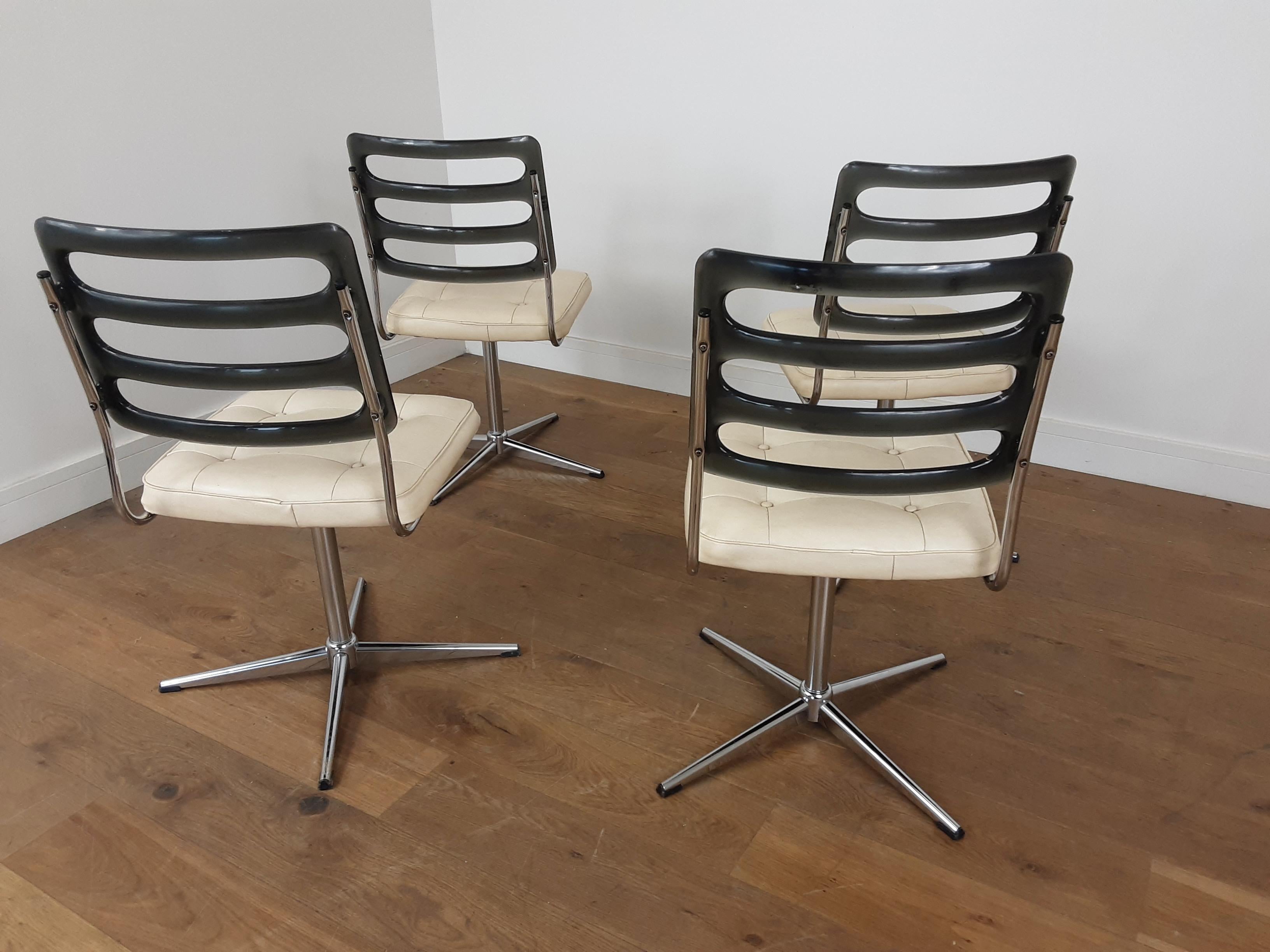 Arkana Tulip Table by Maurice Burke with 4 Chairs For Sale 3
