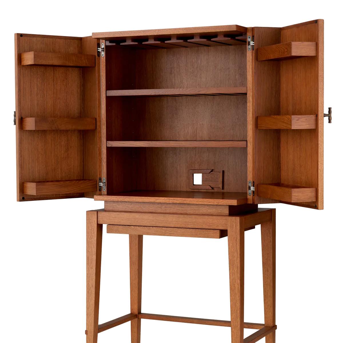 Bar Arkane with solid oak wood and oak 
veneer. Bar with 2 doors, wooden back, 
2 handles in solid brass in bronzed finish.