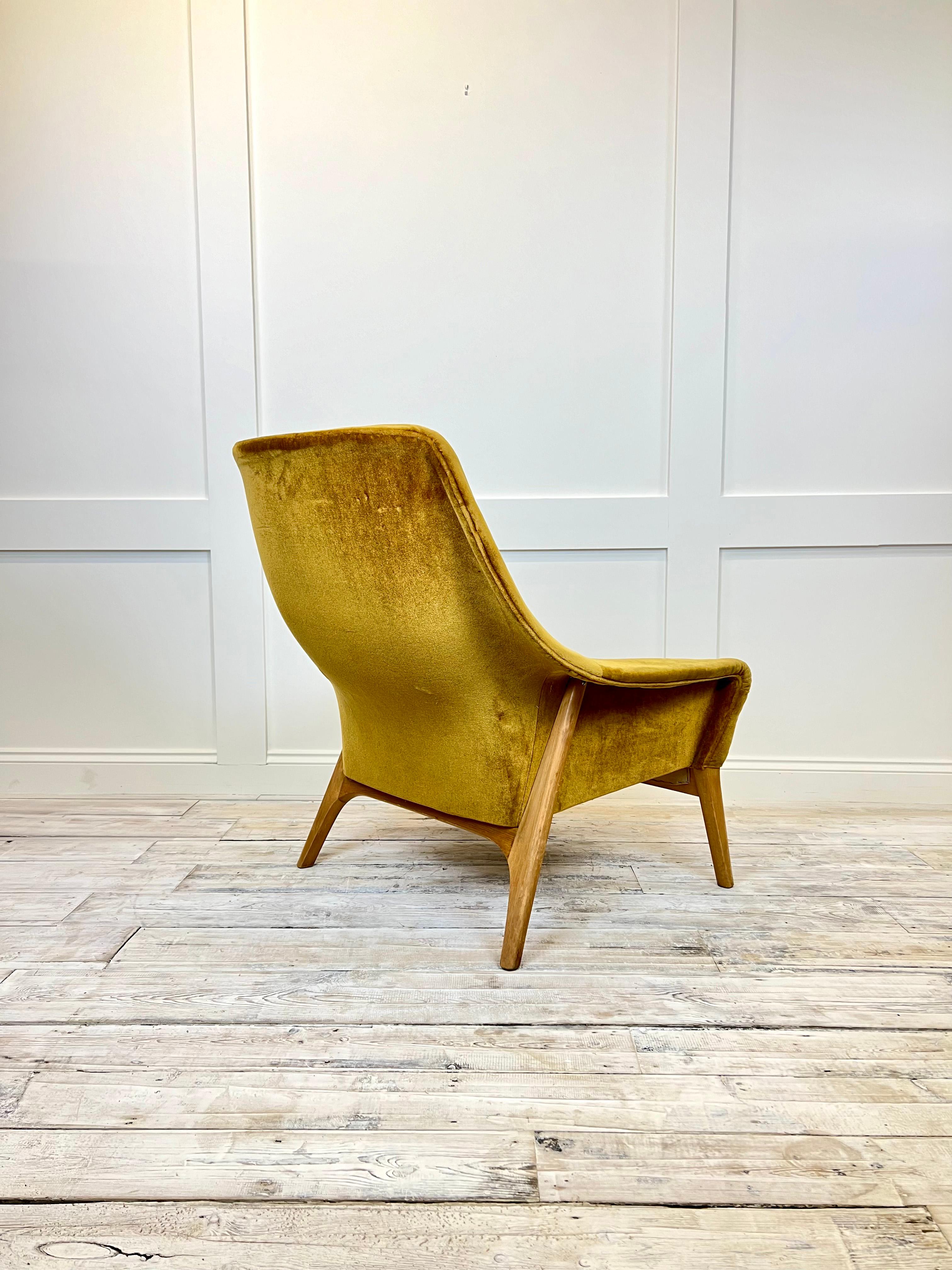 Milieu du XXe siècle Parker Knoll, fauteuil modèle 938 Malton, en velours bronze, Royaume-Uni, années 1960