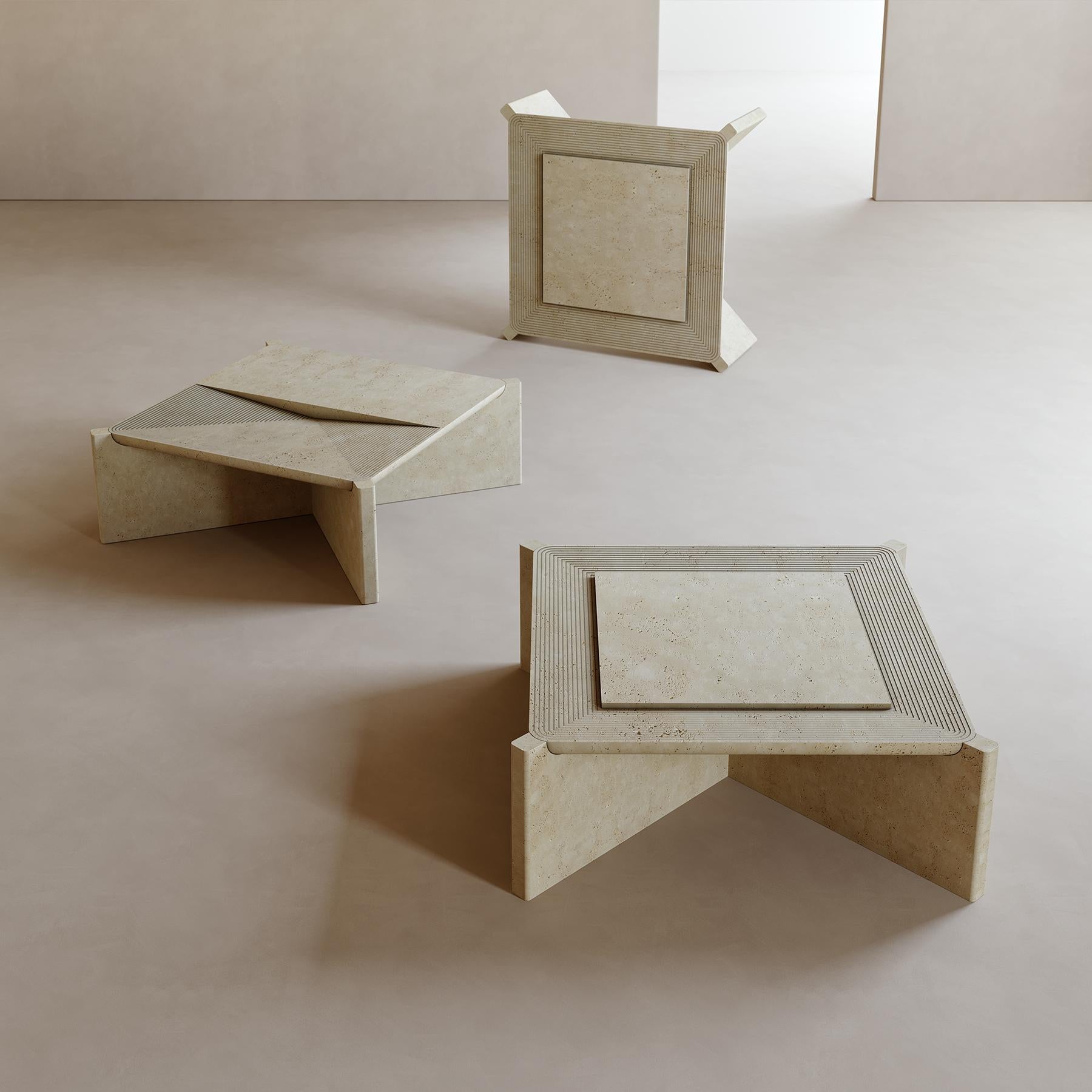 Pierre Table basse carrée en travertin Arkhe No 1, sculpturale moderne de Fulden Topaloglu en vente
