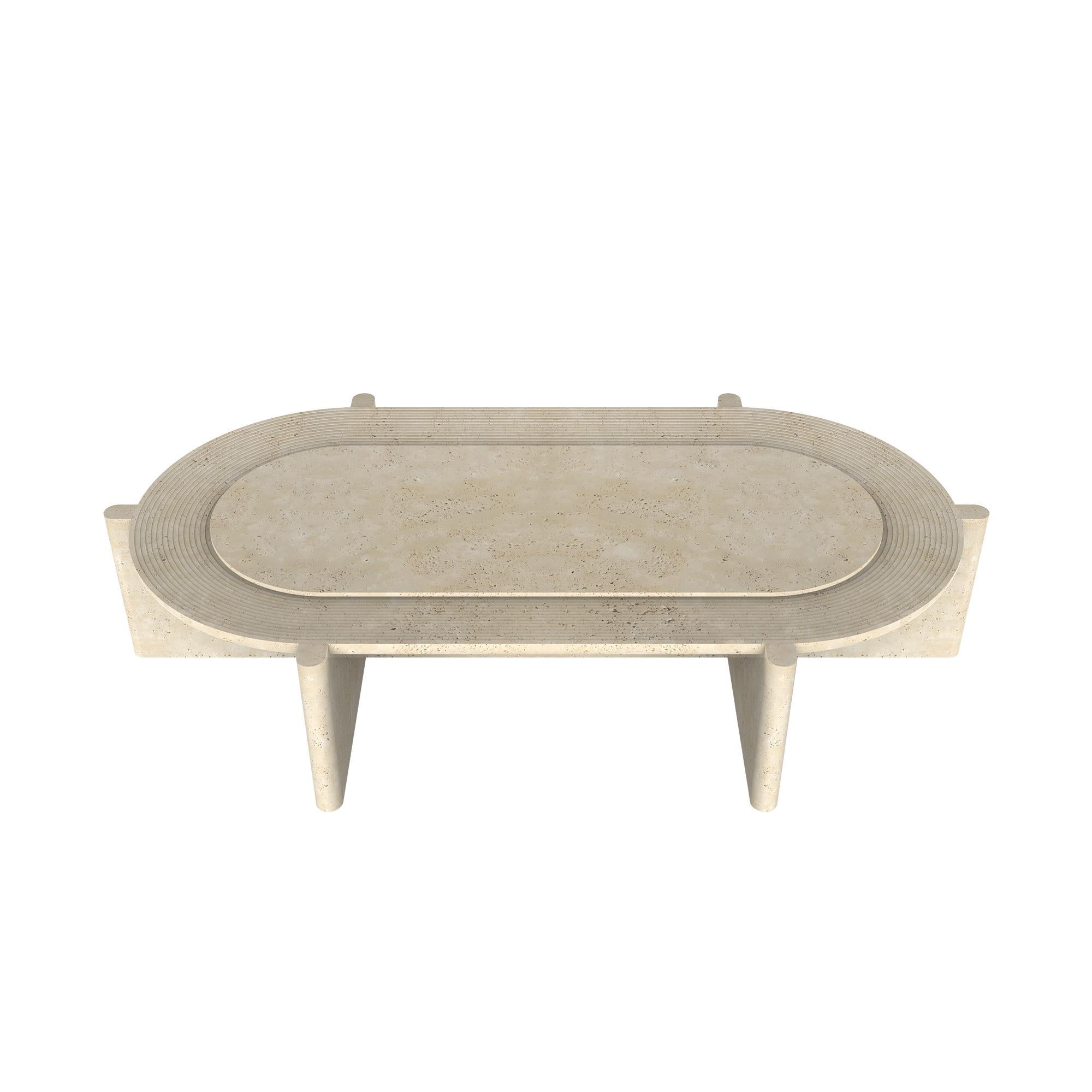 Turc Table basse Arkhe No 2 en travertin ovale, sculpturale moderne de Fulden Topaloglu en vente