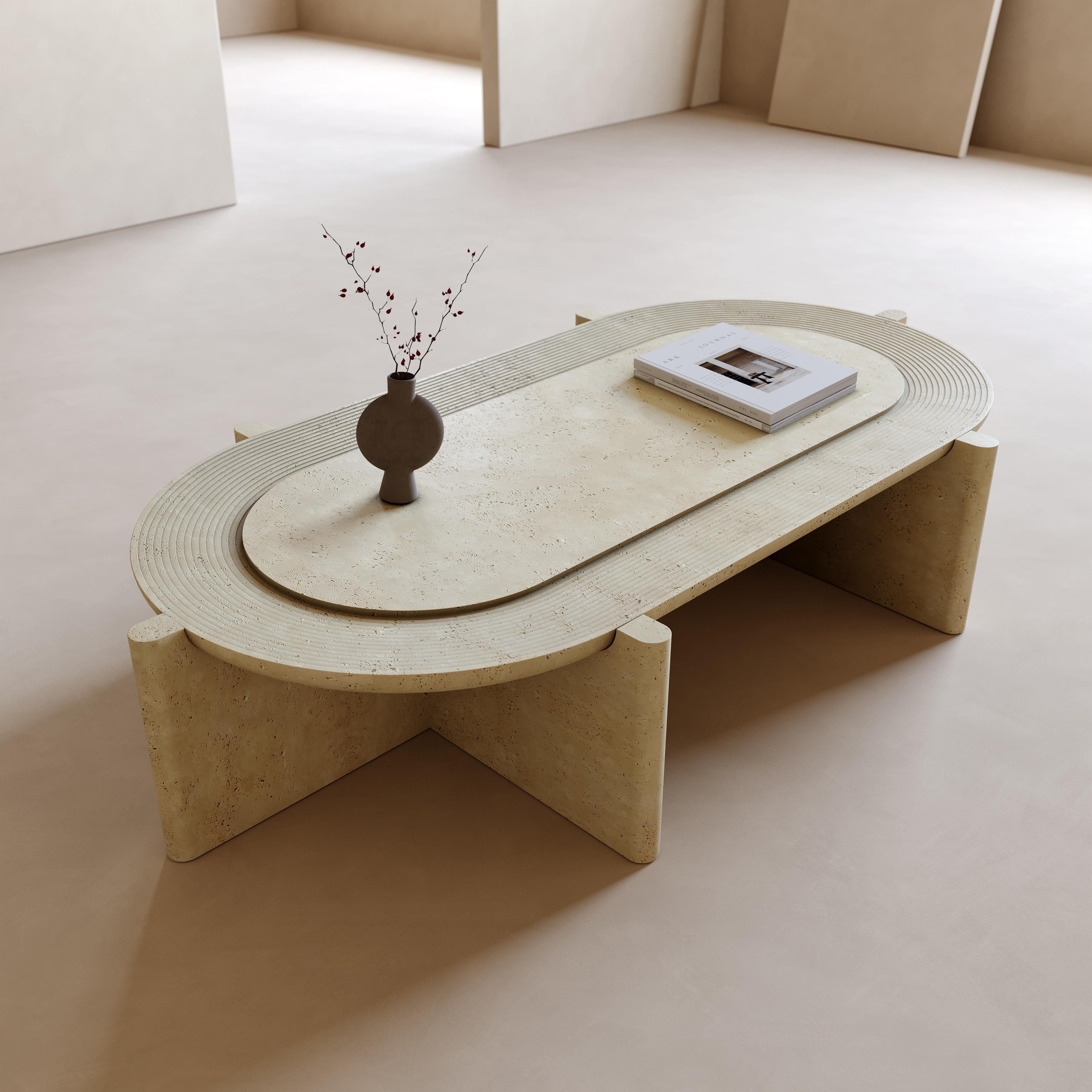 Pierre Table basse Arkhe No 2 en travertin ovale, sculpturale moderne de Fulden Topaloglu en vente