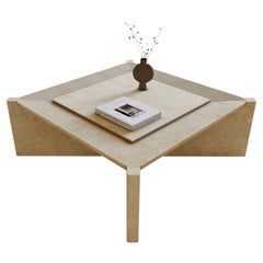 Arkhe No 2 Couchtisch, quadratisch, Travertin, modern, skulptural, von Fulden Topaloglu