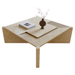 Arkhe No 3 Couchtisch, quadratisch, Travertin, modern, skulptural, von Fulden Topaloglu