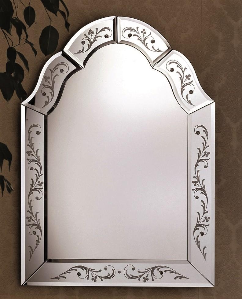 Luxurious 19th century French style Murano glass mirror produced by Fratelli Tosi.
Mirror produced on the island of Murano entirely bevelled, engraved, carved and polished entirely by hand, the silvering in pure silver is still performed today