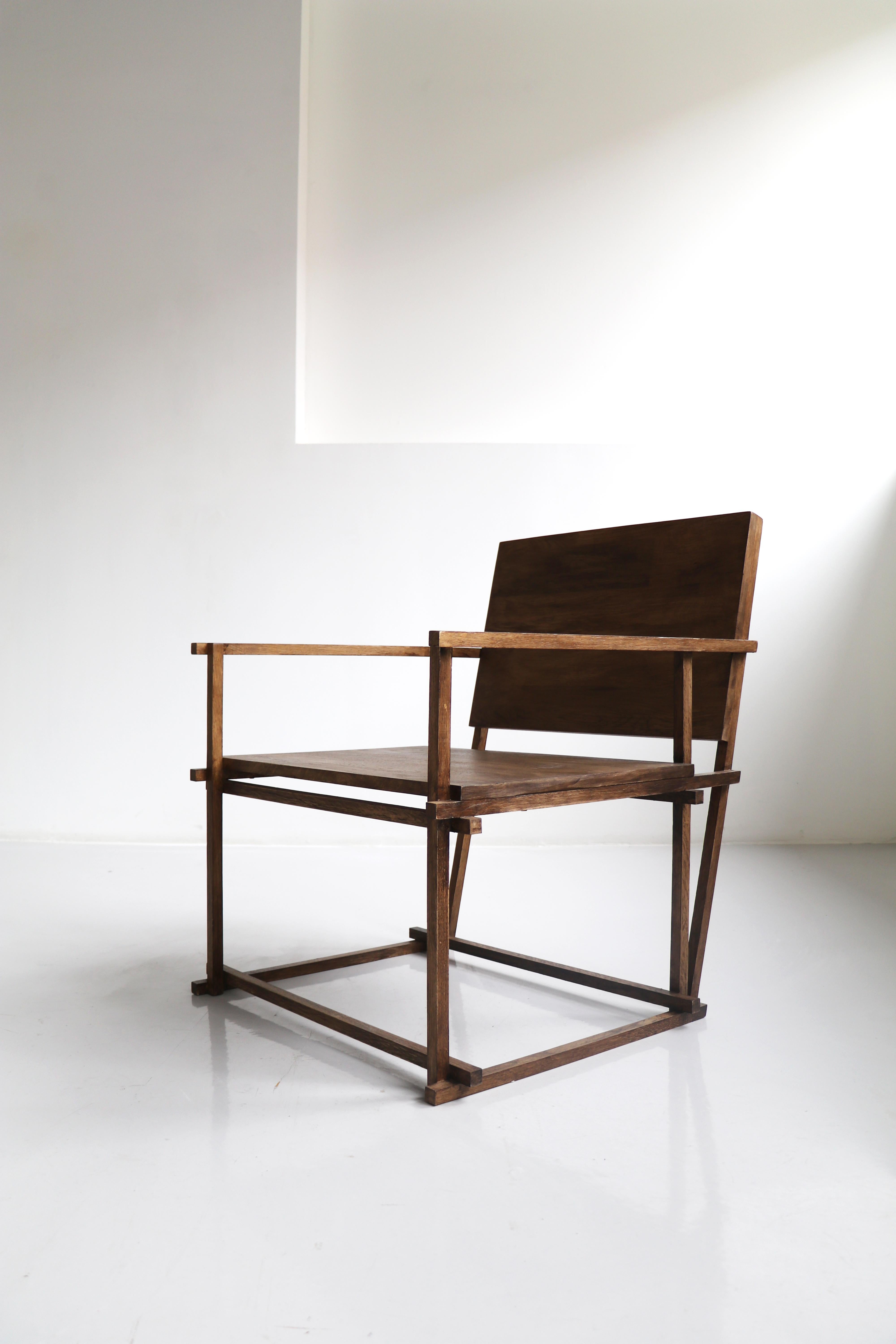 Dunkel lackierter Arles Sessel von Alice Lahana Studio im Angebot 1