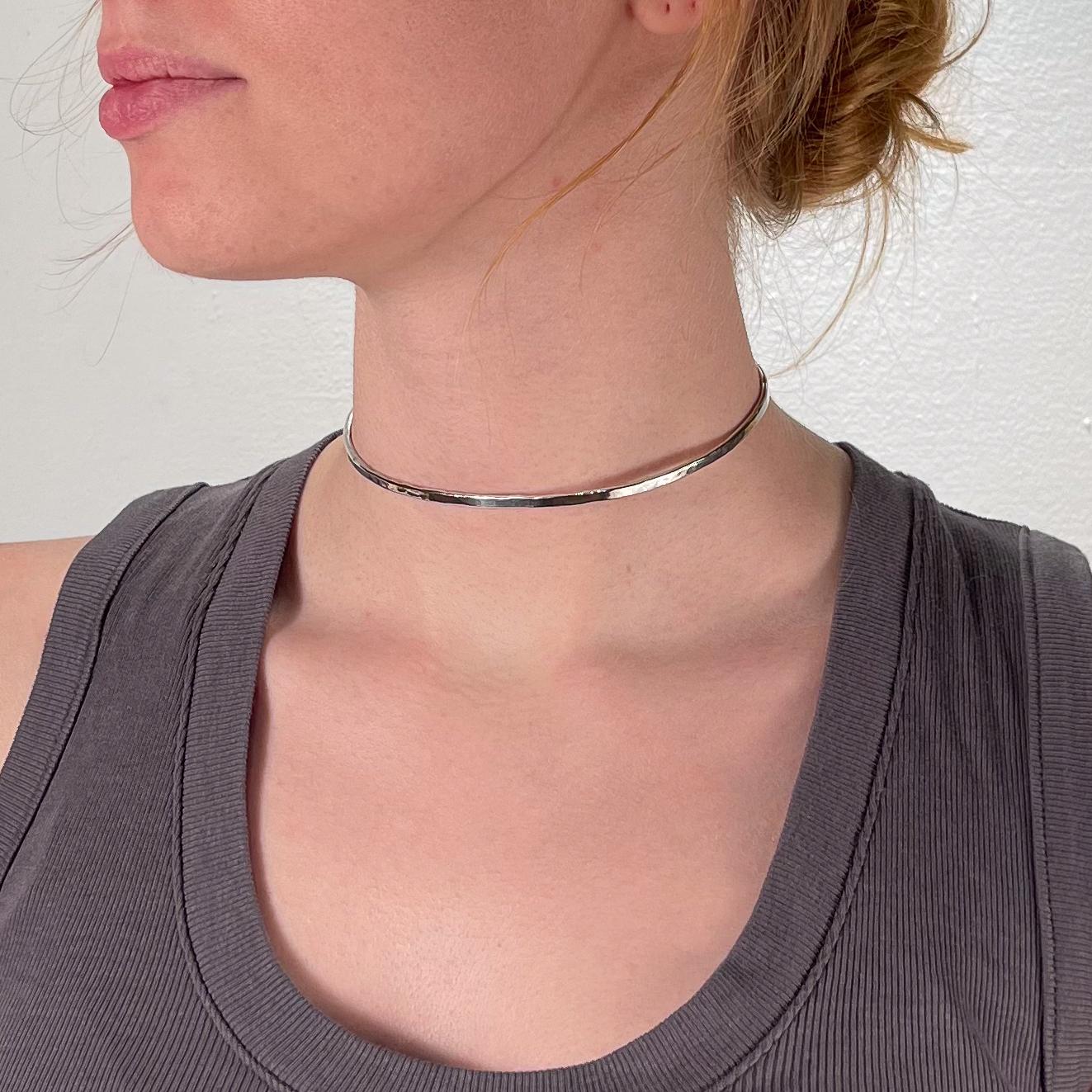 Collana a girocollo o da collo in argento martellato modernista di Arline Fisch in vendita 7