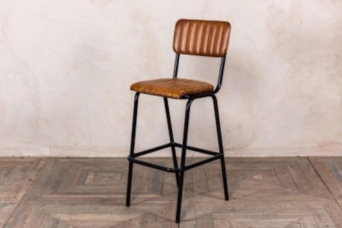 A fine Arlington leather breakfast bar stools, 20th century.

Add class to any kitchen, pub, bistro or restaurant with some of these leather breakfast bar stools. 

The 'Arlington' stool comes in the following colors: tan, black, olive green,