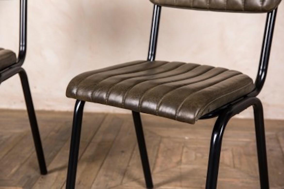 Arlington Leder-Restaurantstühle, 20. Jahrhundert im Angebot 8