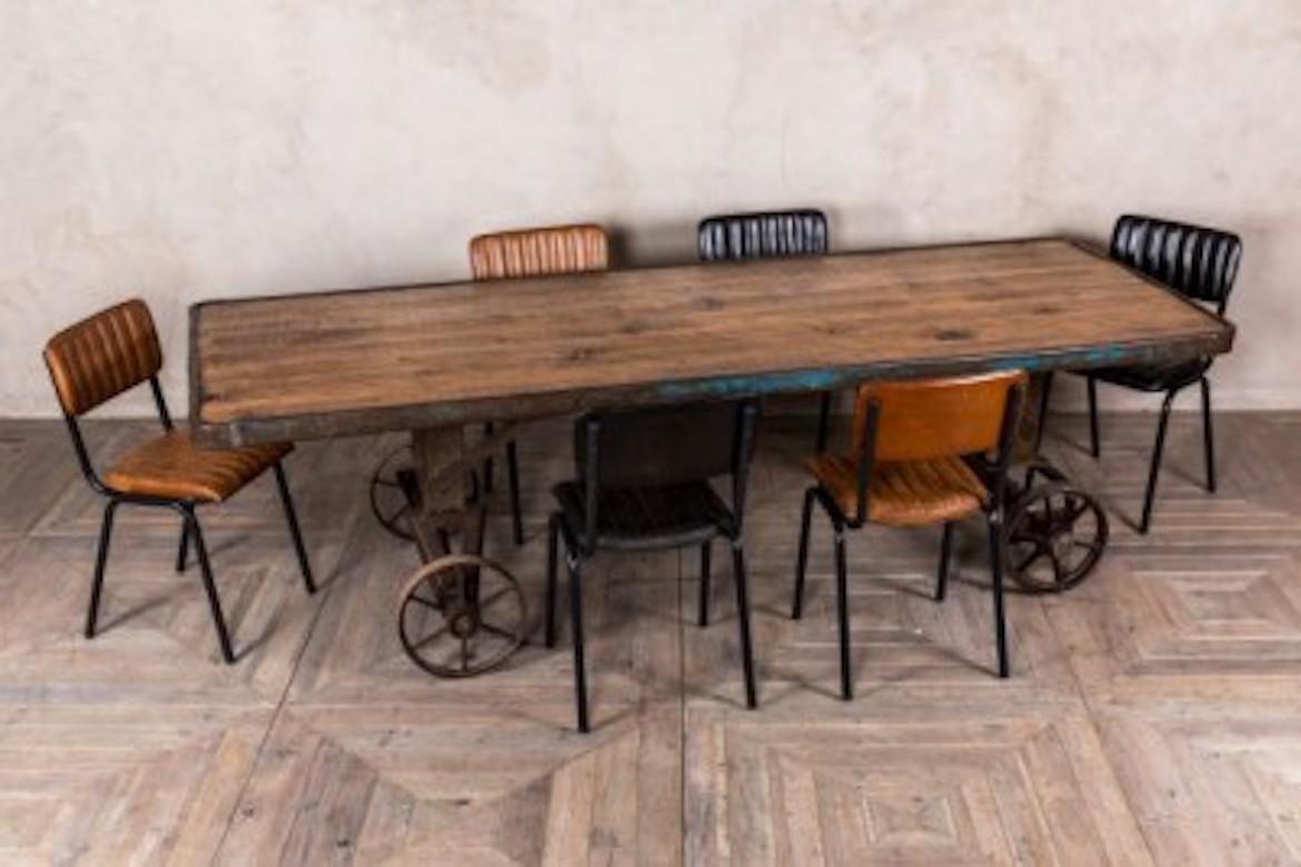 Arlington Leder-Restaurantstühle, 20. Jahrhundert im Angebot 16