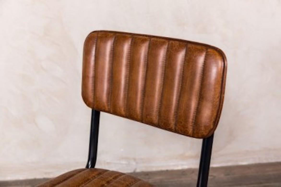 Arlington Leder-Restaurantstühle, 20. Jahrhundert im Angebot 1