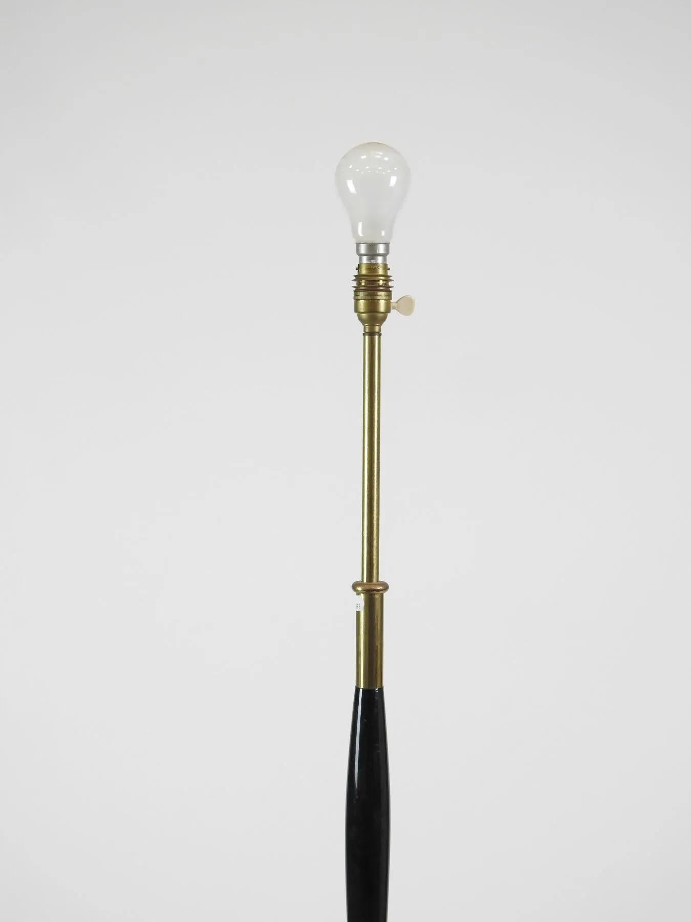 Arlus (attributed to) elegant floor lamp circa 1950 in lacquered wood, top in black opaline (marbrite)