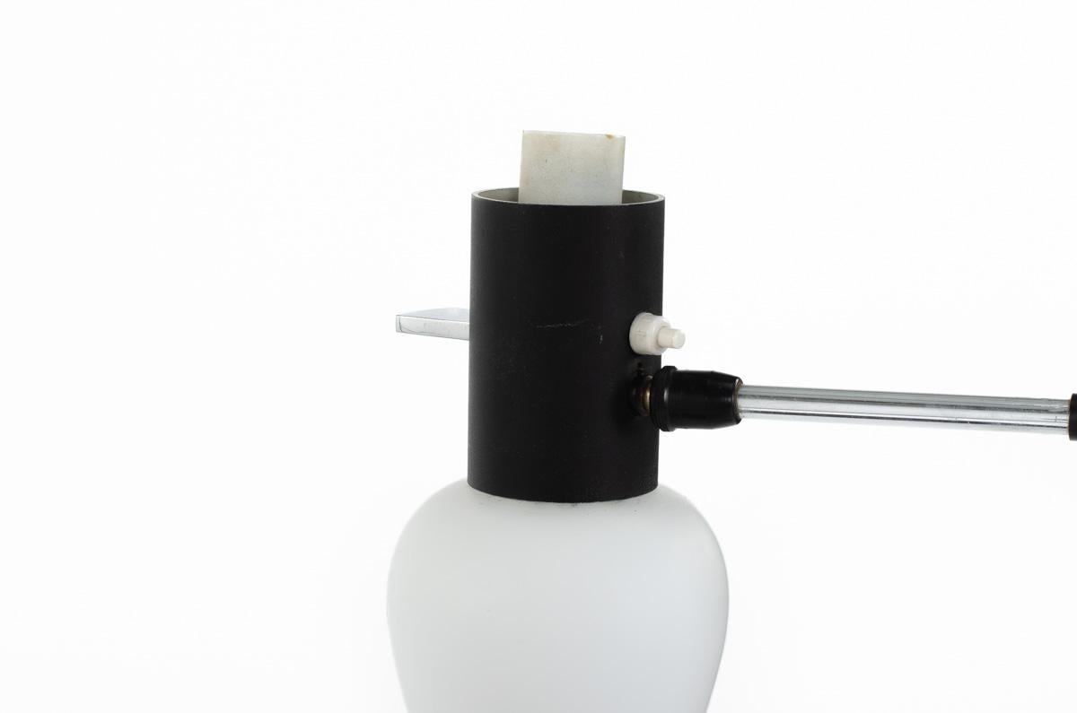 Lampadaire Arlus en métal et verre opalin, 1960 en vente 3