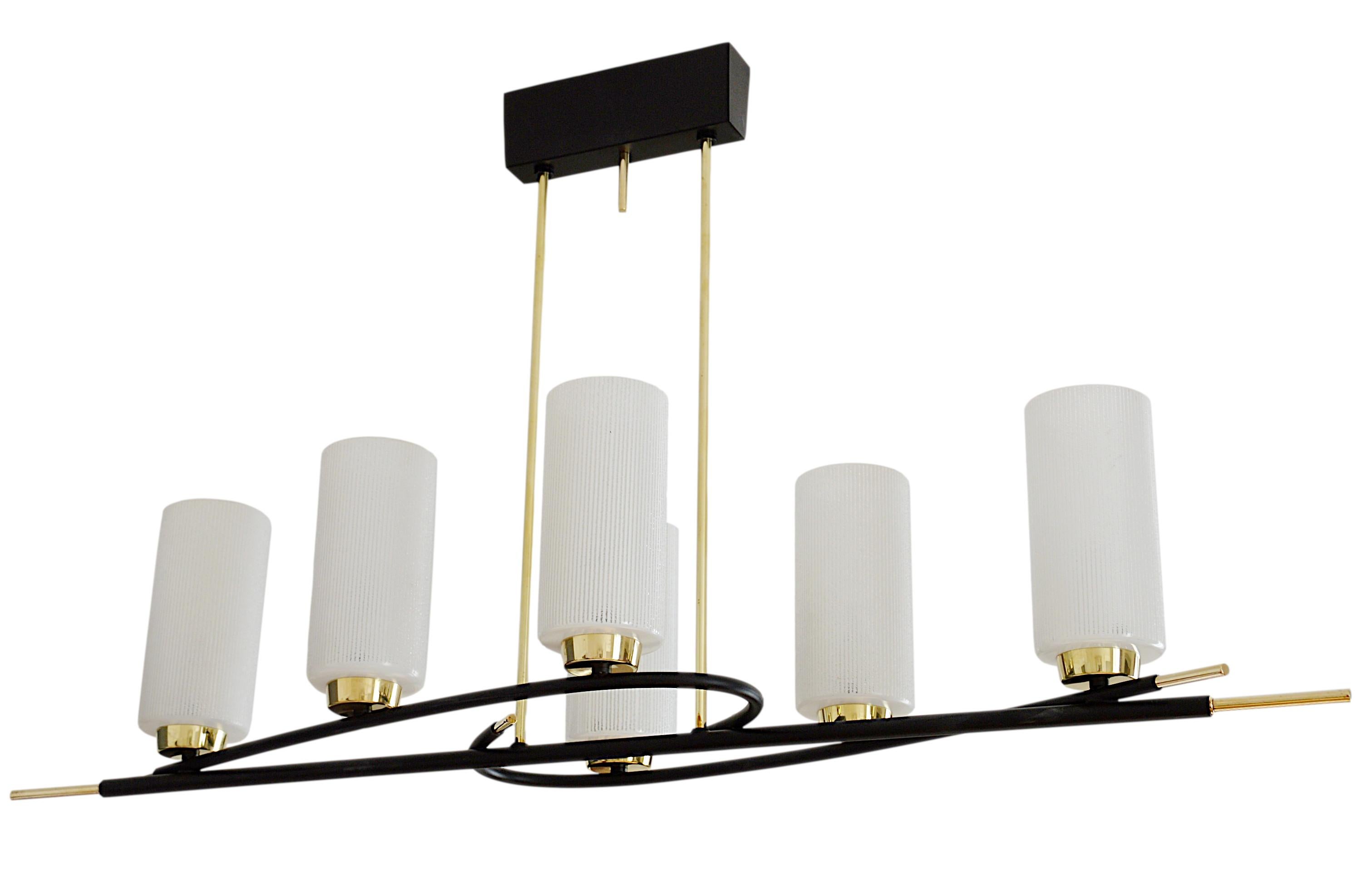 French mid-century chandelier by Arlus (Paris), France, 1950s. Same period as Lunel and Stilnovo. 6 light version. Original cylindrical shades. on their metal and brass fixture. Original shades are rare of these Arlus chandeliers. They often have