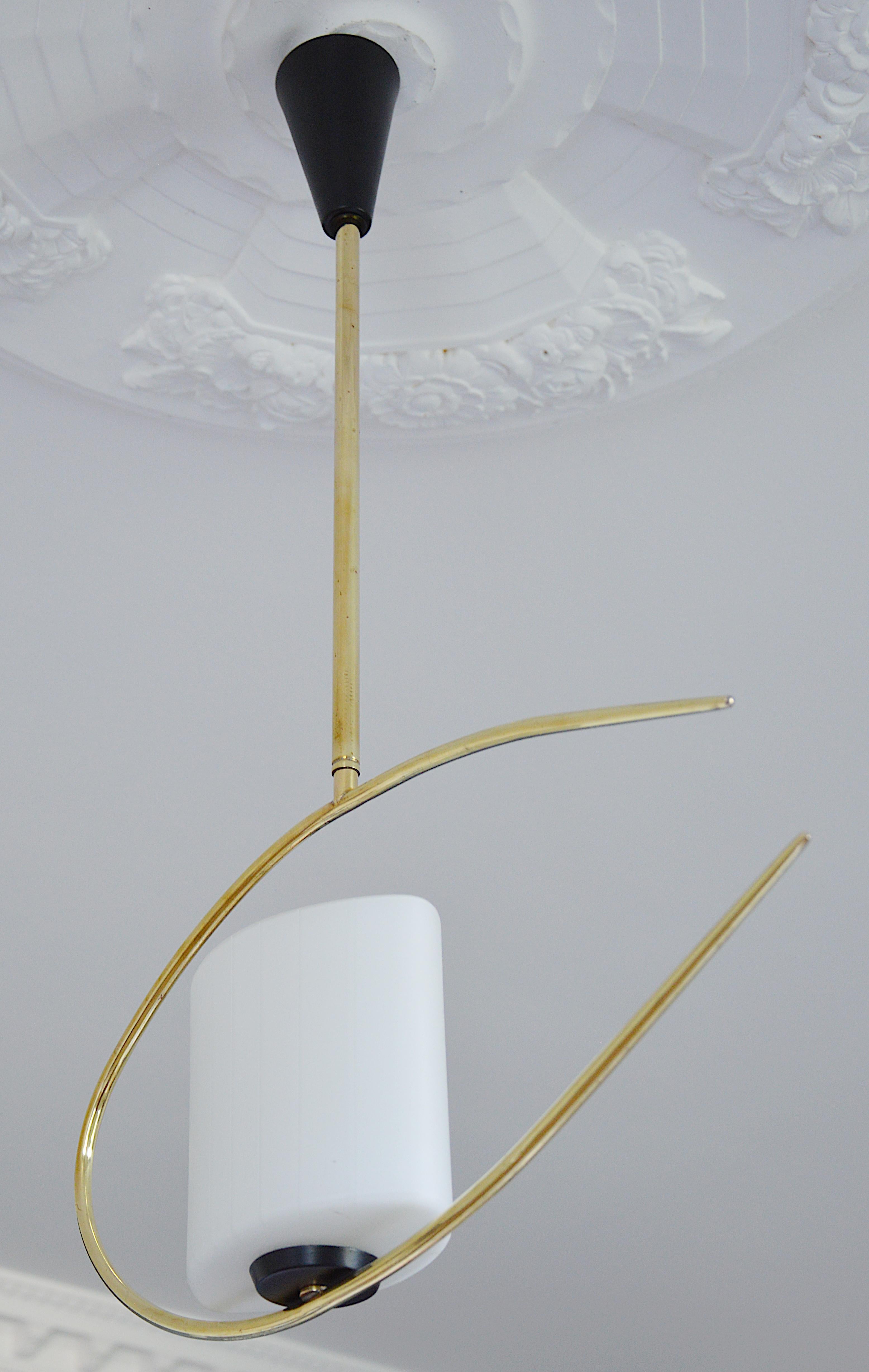 French Mid-century pendant chandelier by Arlus (Paris), France, 1950s. Original shade on itsr metal and brass fixture. Height: 25