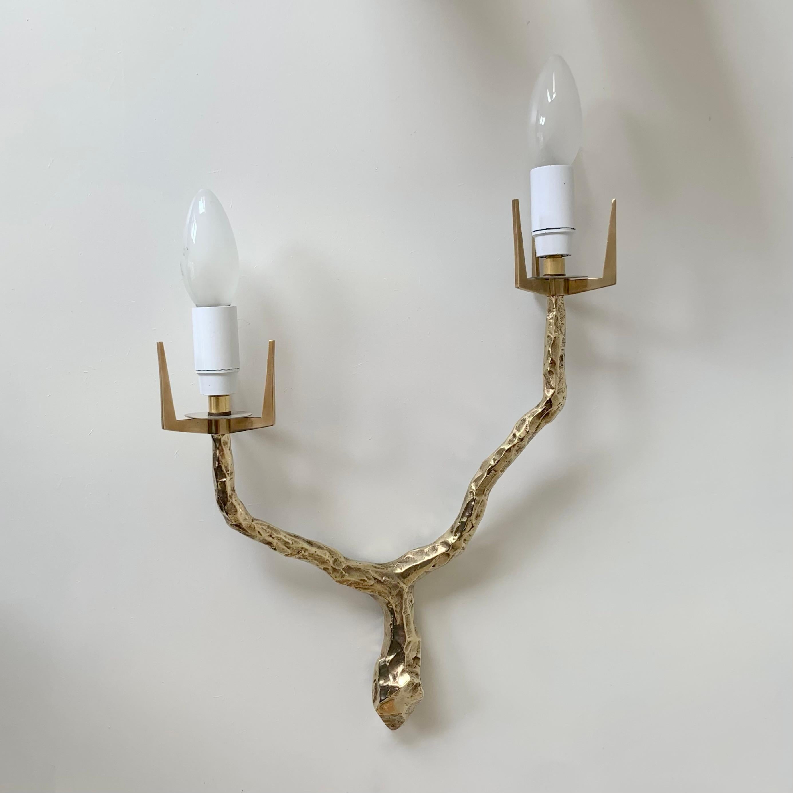 Sconcezza in bronzo dorato e opalino Arlus, 1960 circa, Francia. in vendita 4