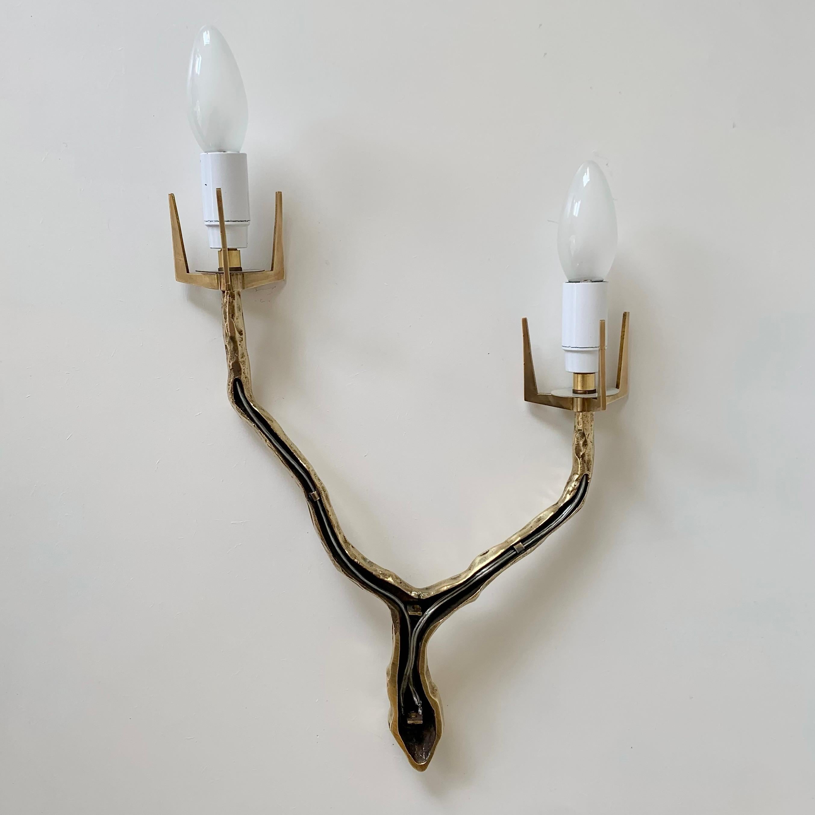 Sconcezza in bronzo dorato e opalino Arlus, 1960 circa, Francia. in vendita 5