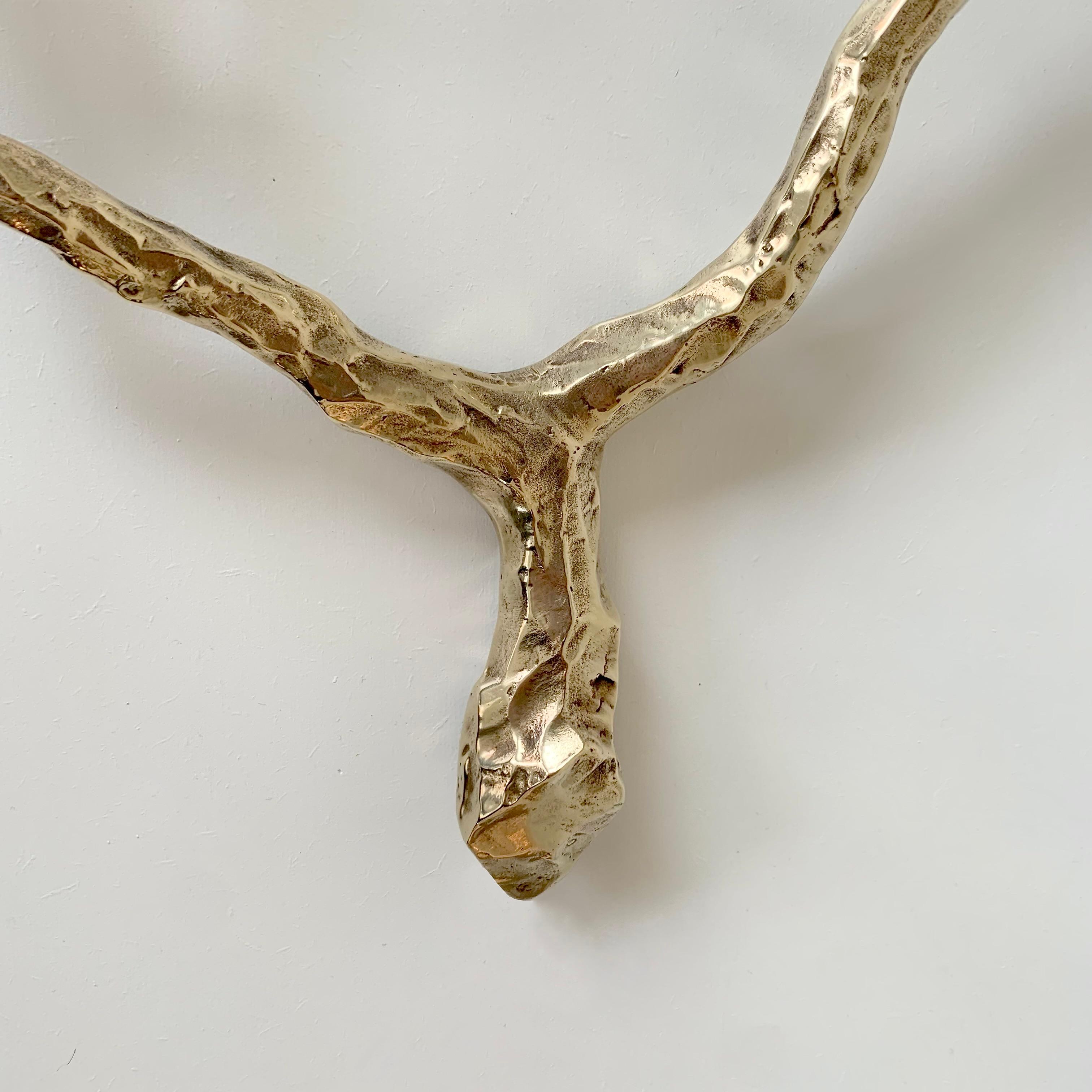Sconcezza in bronzo dorato e opalino Arlus, 1960 circa, Francia. In condizioni buone in vendita a Brussels, BE