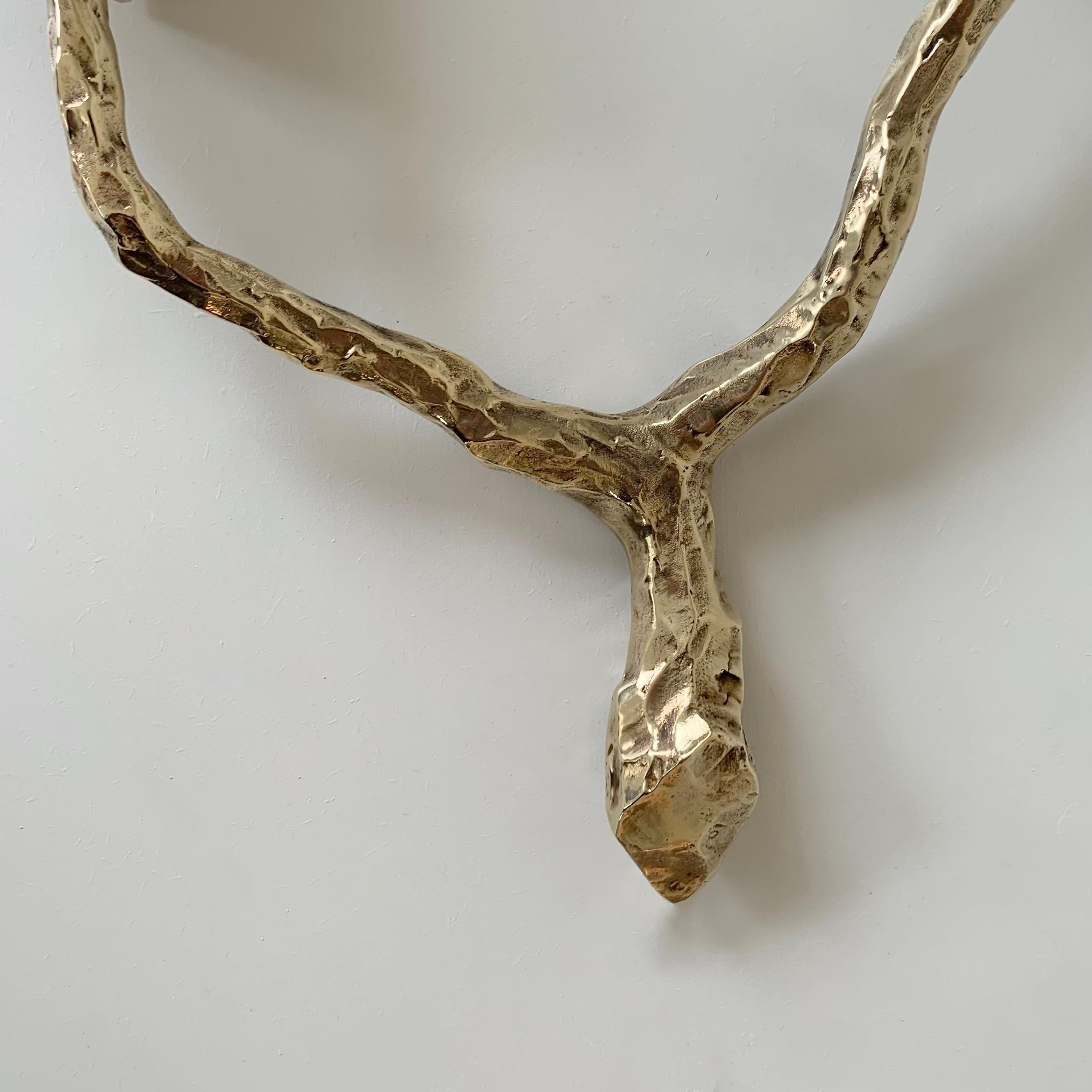Bronzo Sconcezza in bronzo dorato e opalino Arlus, 1960 circa, Francia. in vendita