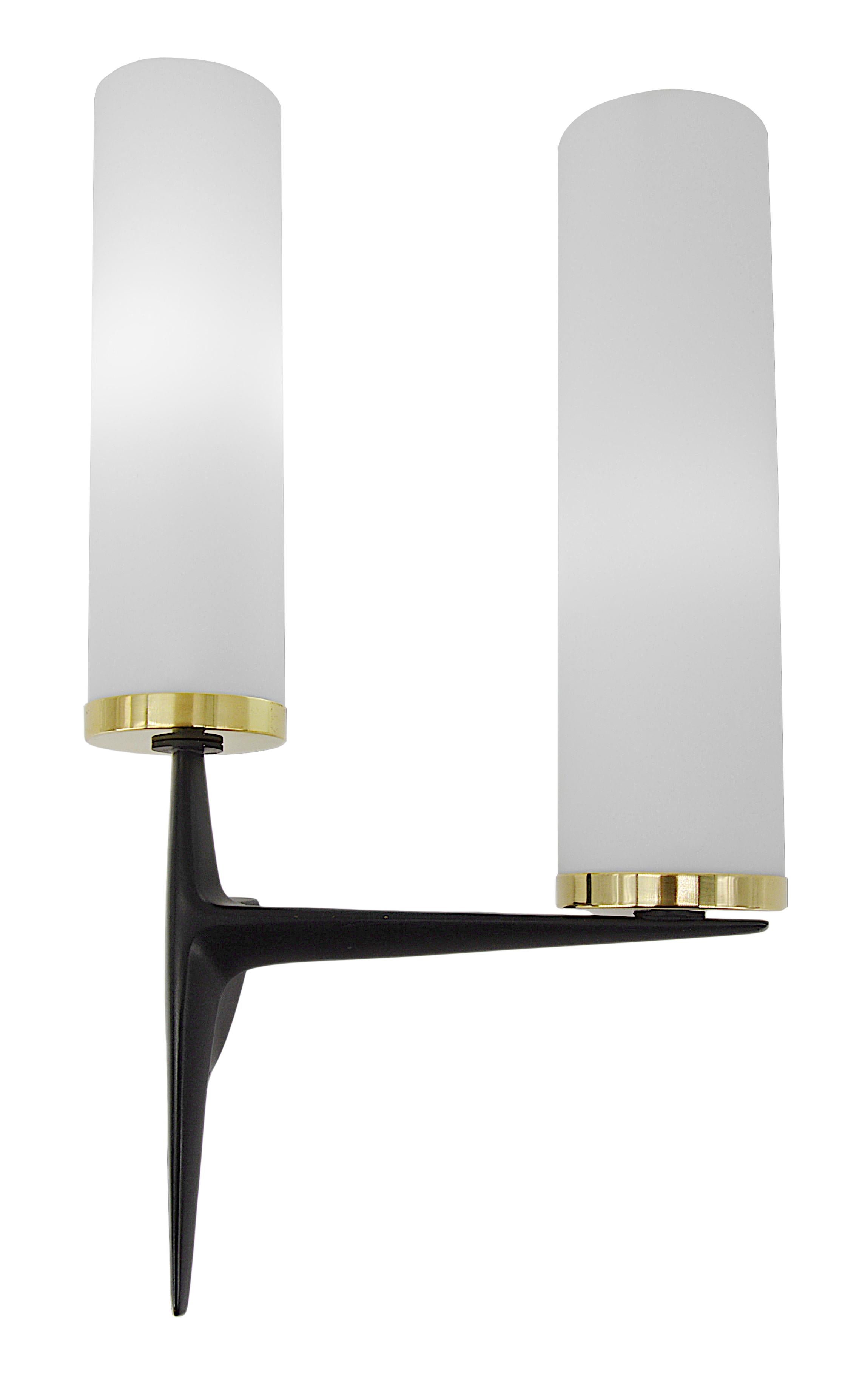 Midcentury double wall sconce by Arlus (Paris), France, 1950s. Measures: Height 15